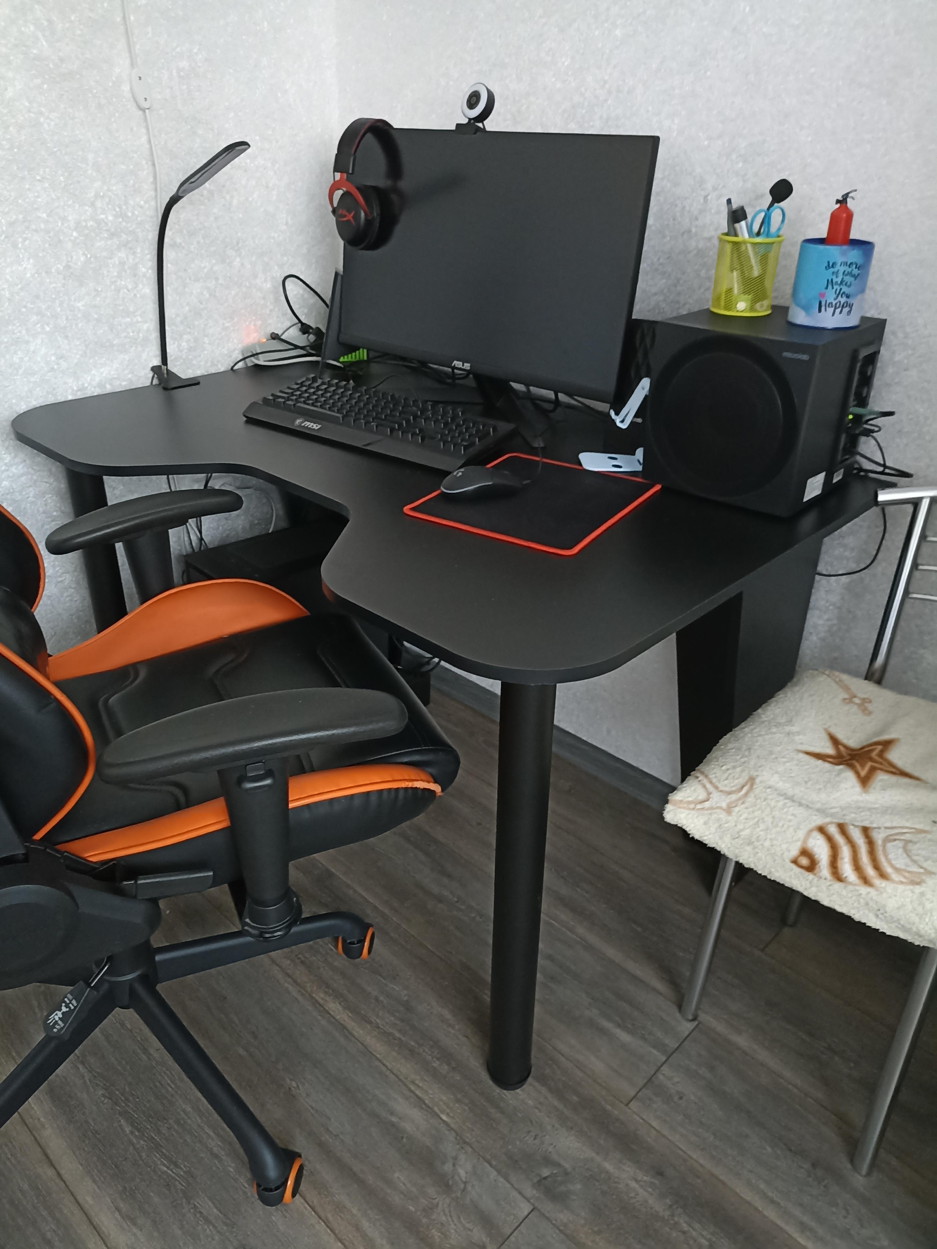 Фото: Компьютерный стол игровой STALKER Черный (MS900), отправлено покупателем Олена Компьютерный стол игровой STALKER Черный (MS900) в реальных условиях использования от покупателя Олена.