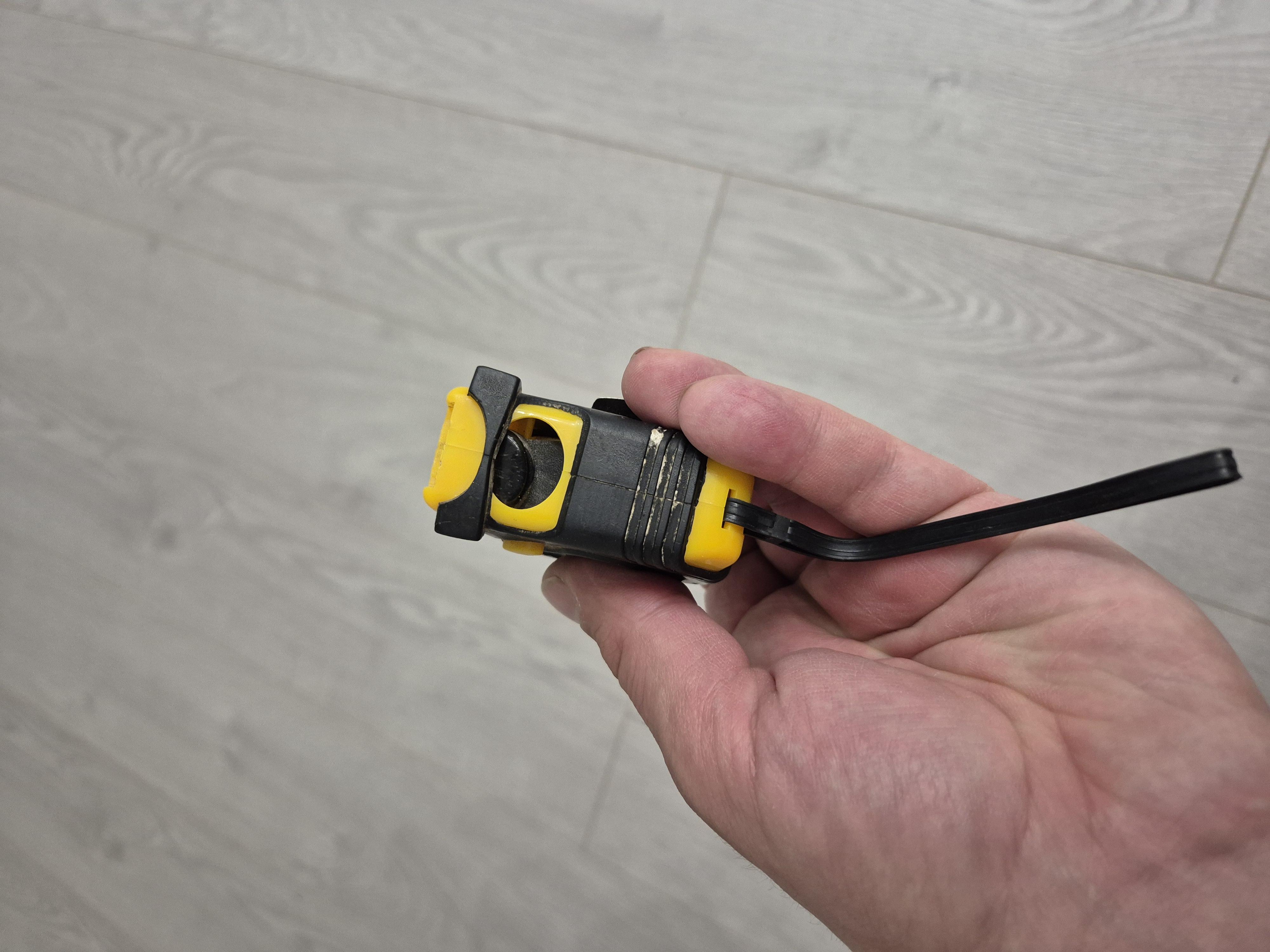 Рулетка Vorel 10123 3  м x 16  мм в реальных условиях использования от пользователя Роман.