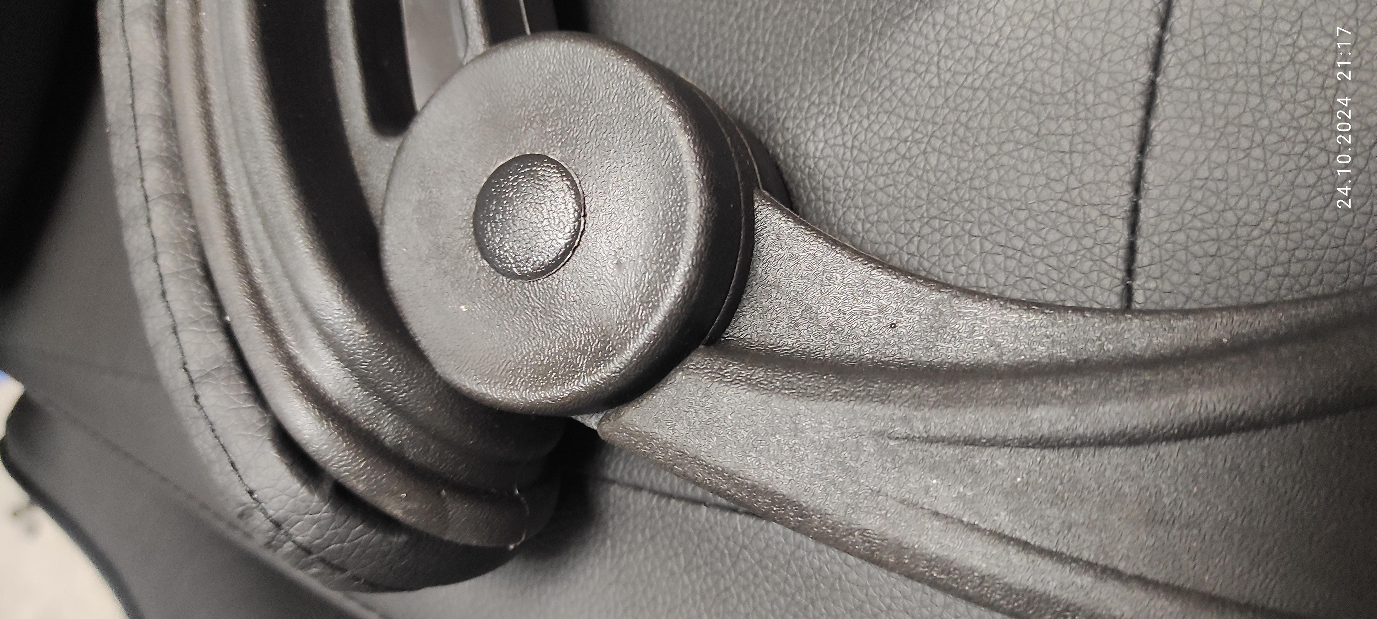 Кресло игровое для офиса и дома 4Points GT с подушками и подставкой для ног Черный (40041) в реальных условиях использования от покупателя Наталя.