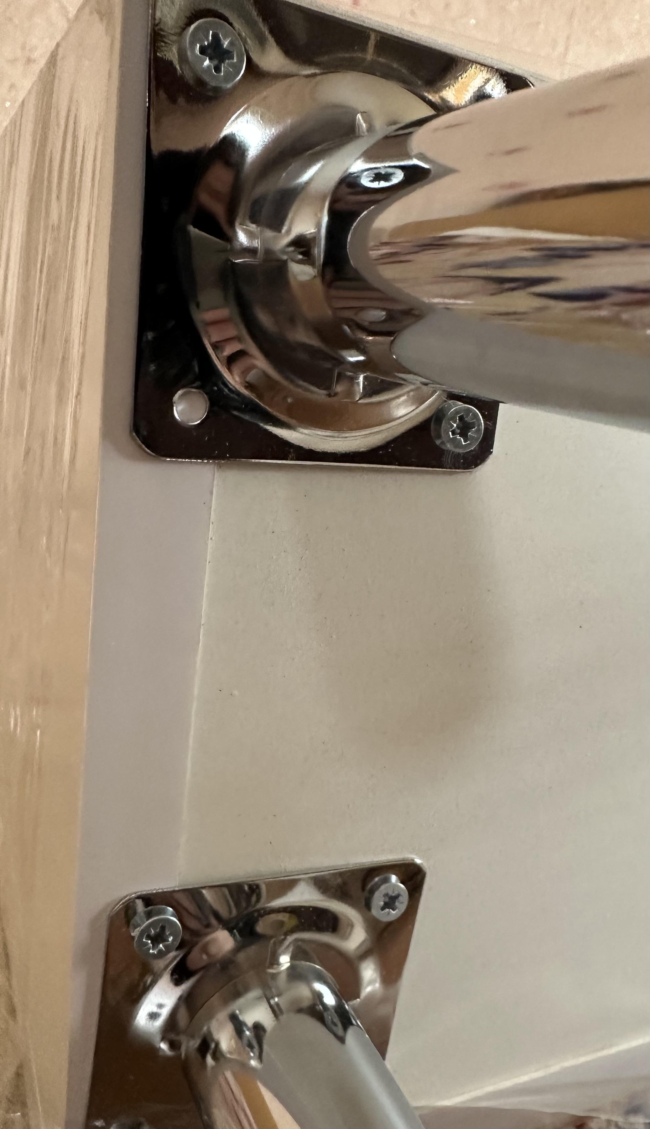 Тумба в ванную комнату Verona Т-1 с умывальником 40 см в реальных условиях использования от покупателя Юлія.