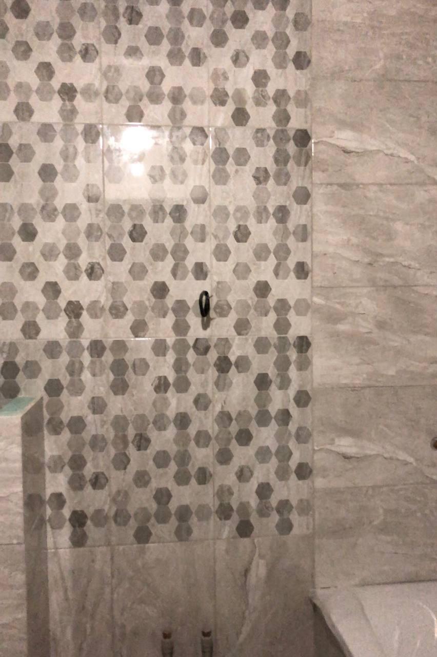 Плитка Golden Tile Marmo Milano Hexagon 8МG151 30x60 см у реальних умовах використання від користувача Алла.