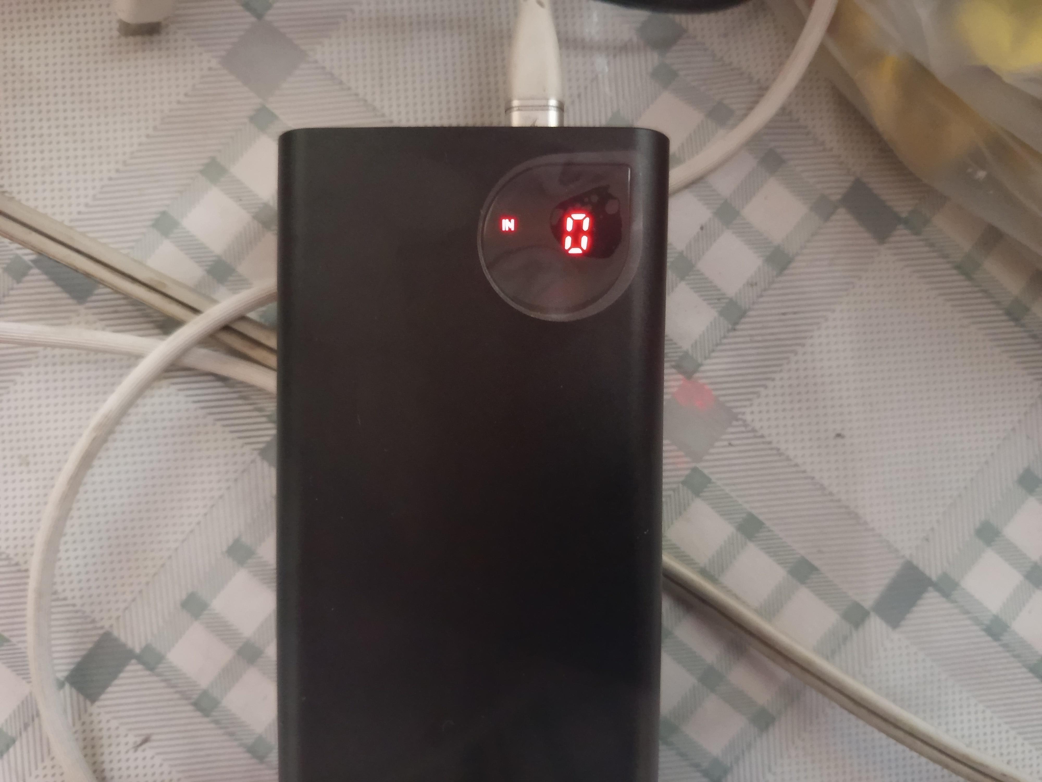 Фото: Повербанк BASEUS Adaman 20000 mAh 22,5W Черный, отправлено покупателем Олександра Пугоніна Повербанк BASEUS Adaman 20000 mAh 22,5W Черный в реальных условиях использования от покупателя Олександра Пугоніна.