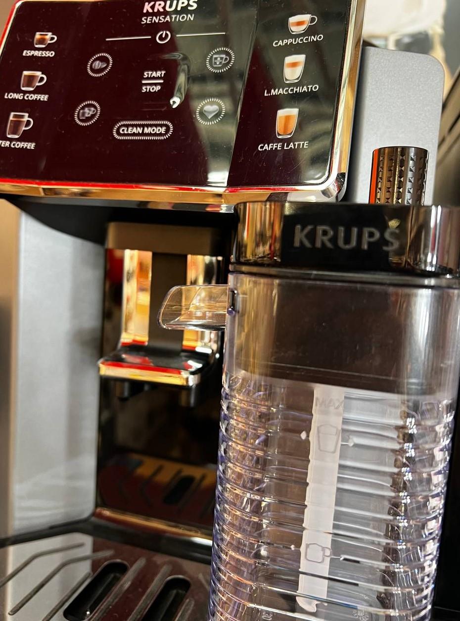 Фото: Кавомашина Krups Sensation Milk EA912B10, надіслане користувачем Олена Муха Кавомашина Krups Sensation Milk EA912B10 у реальних умовах використання від користувача Олена Муха.