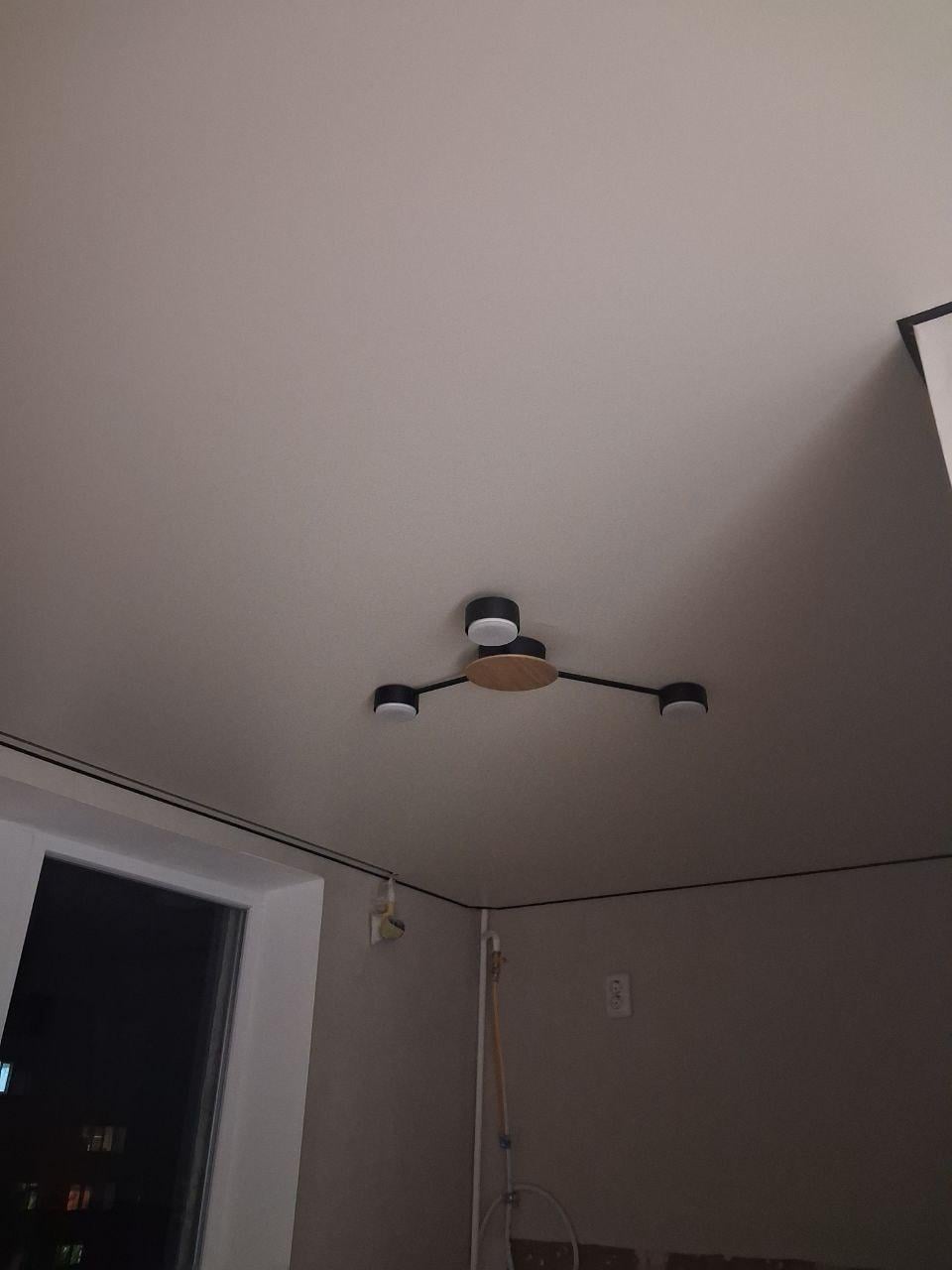 Люстра потолочная LIGHT SET SVITANOK 3xGX53 белый в реальных условиях использования от покупателя Катерина.