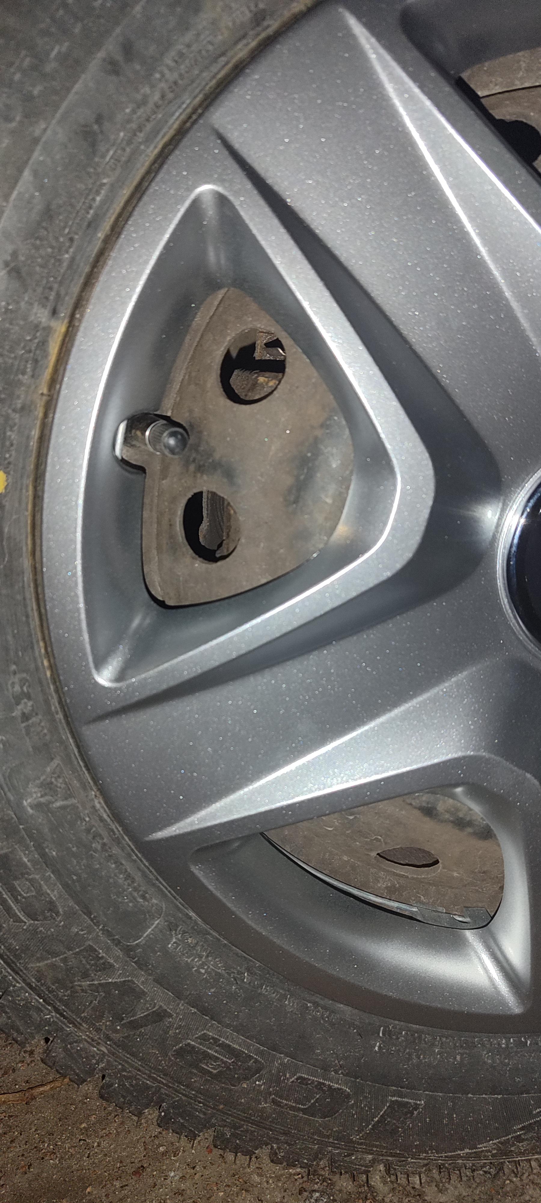 Ковпак для коліс SKS Chevrolet 202 R14" 4 шт. срібний у реальних умовах використання від покупця Кирилл.