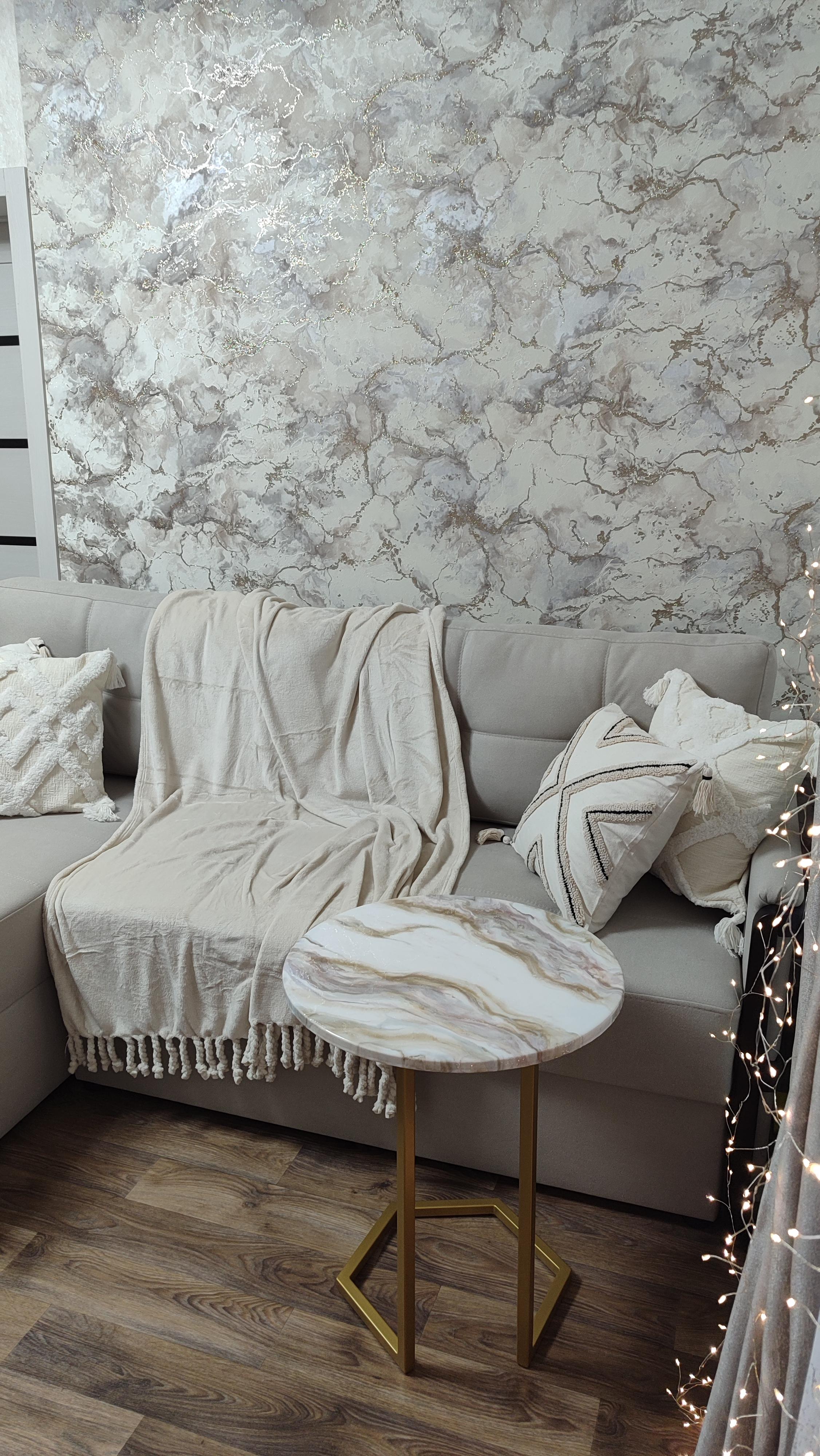 Столик журнальний круглий APOLLO-13 з епоксидної смоли 50х50 см у реальних умовах використання від покупця Юлія.