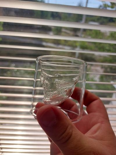 Фото: Склянка для віскі Череп UFT skull glass, надіслане користувачем Олексій Склянка для віскі Череп UFT skull glass у реальних умовах використання від користувача Олексій.