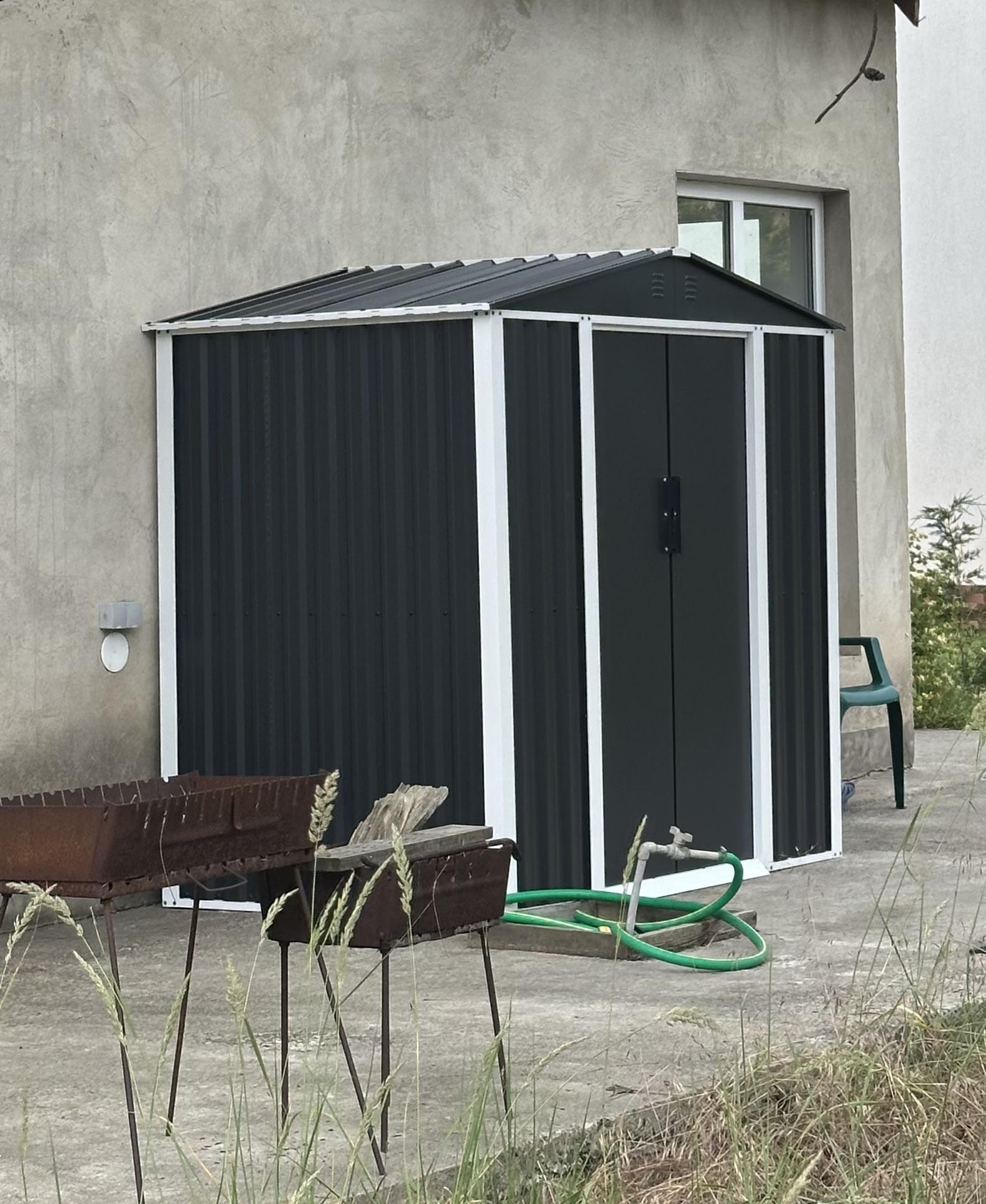 Металлический хозблок-сарай с двускатной крышей DS-02. цвет темно-серый - PANTONE 10C в реальных условиях использования от покупателя Катерина.