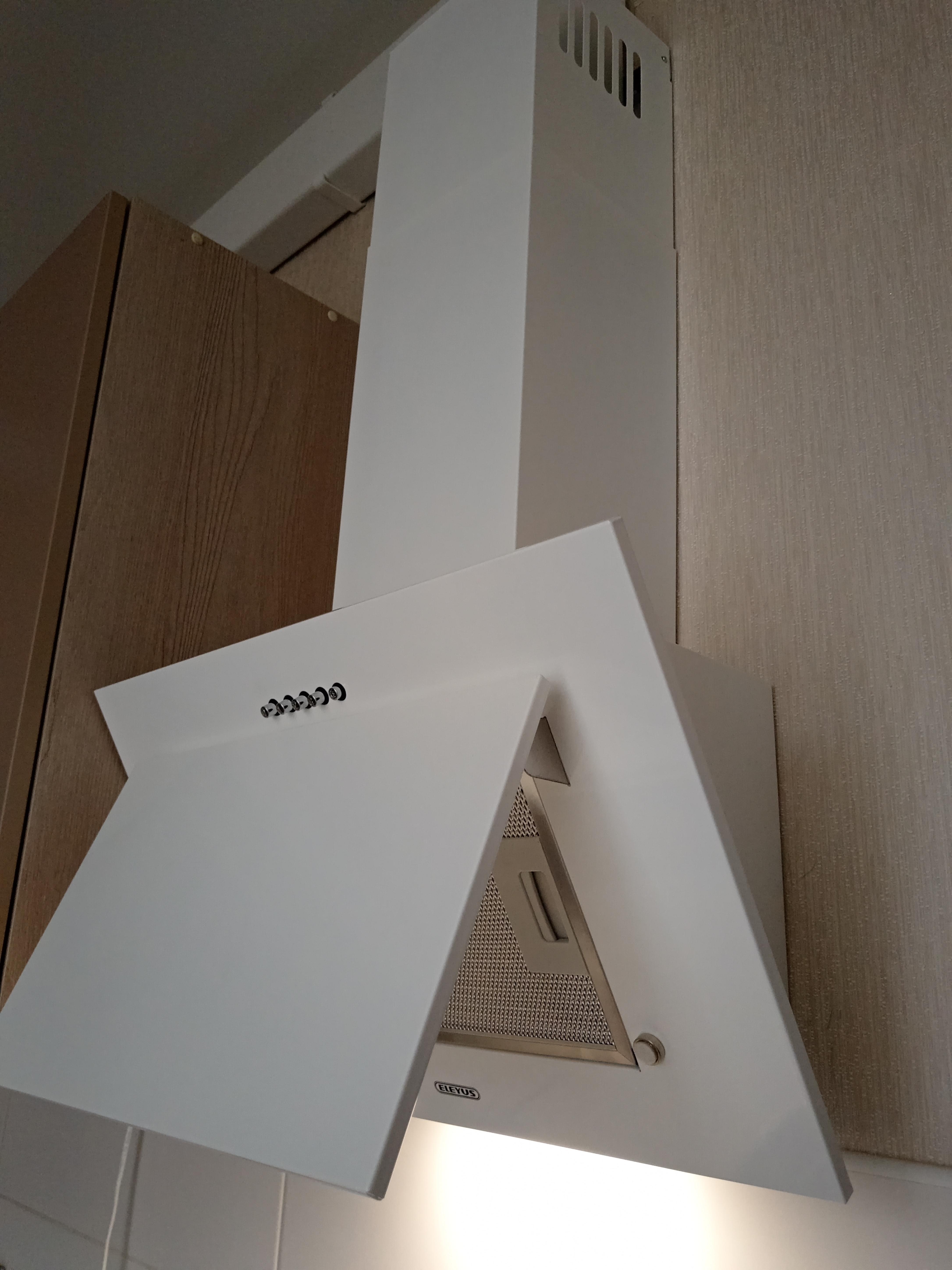 Вытяжка Eleyus Vertical 470 50 BL в реальных условиях использования от покупателя Ольга.