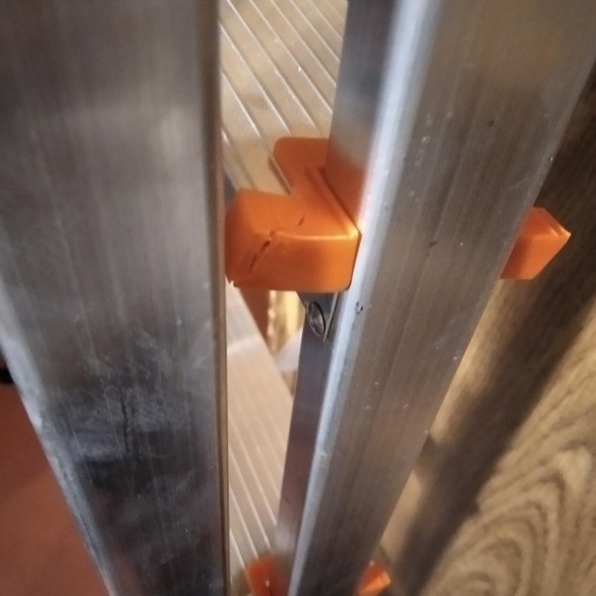 Драбина алюмінієва Меткас ALD7-125 одностороння 7 ступенів 125 кг 2,15 м у реальних умовах використання від покупця Крістіна.