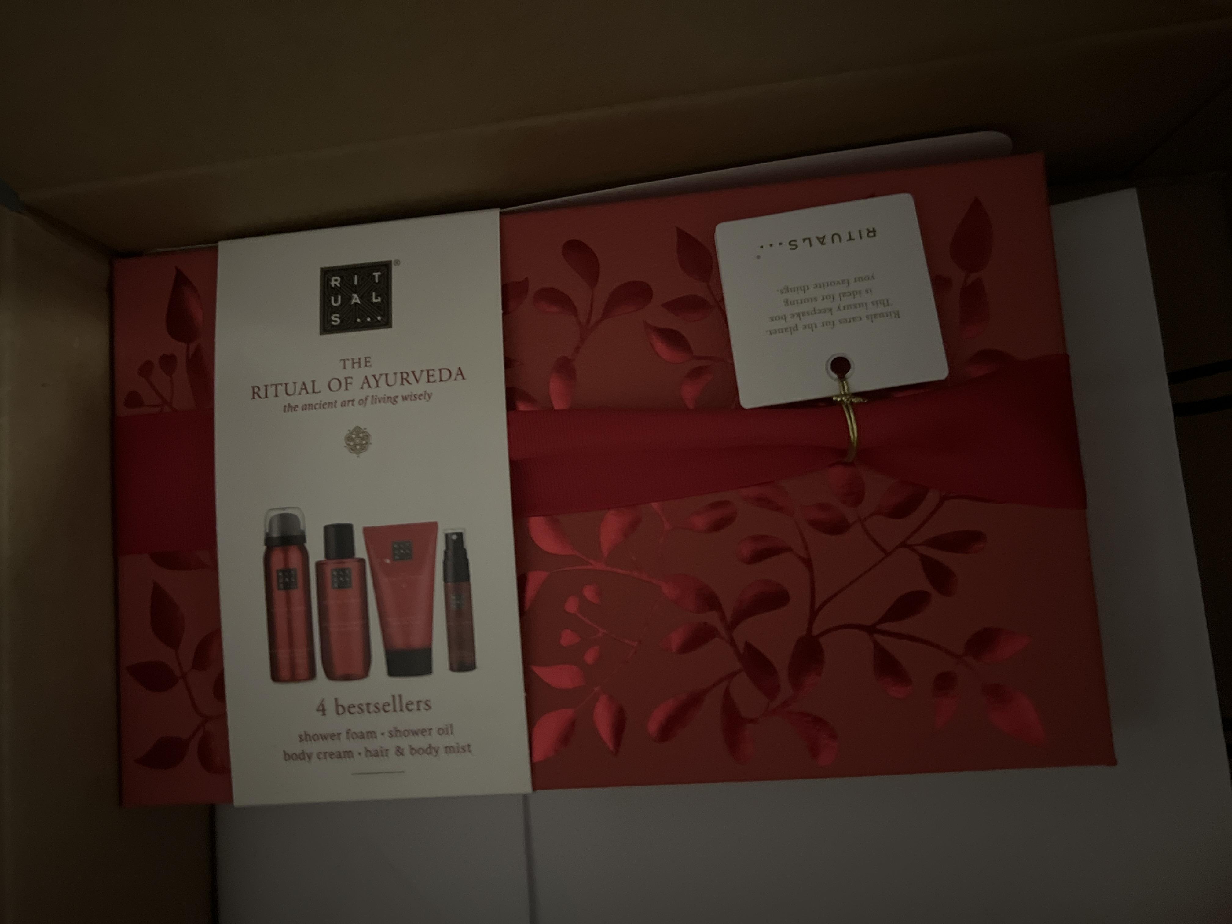 Подарунковий набір RITUALS of Ayurveda С пінний гель для душу 50 мл/олія для душу 75 мл/крем для тіла 70 мл/спрей для волосся та тіла 20 мл у реальних умовах використання від покупця Олена.