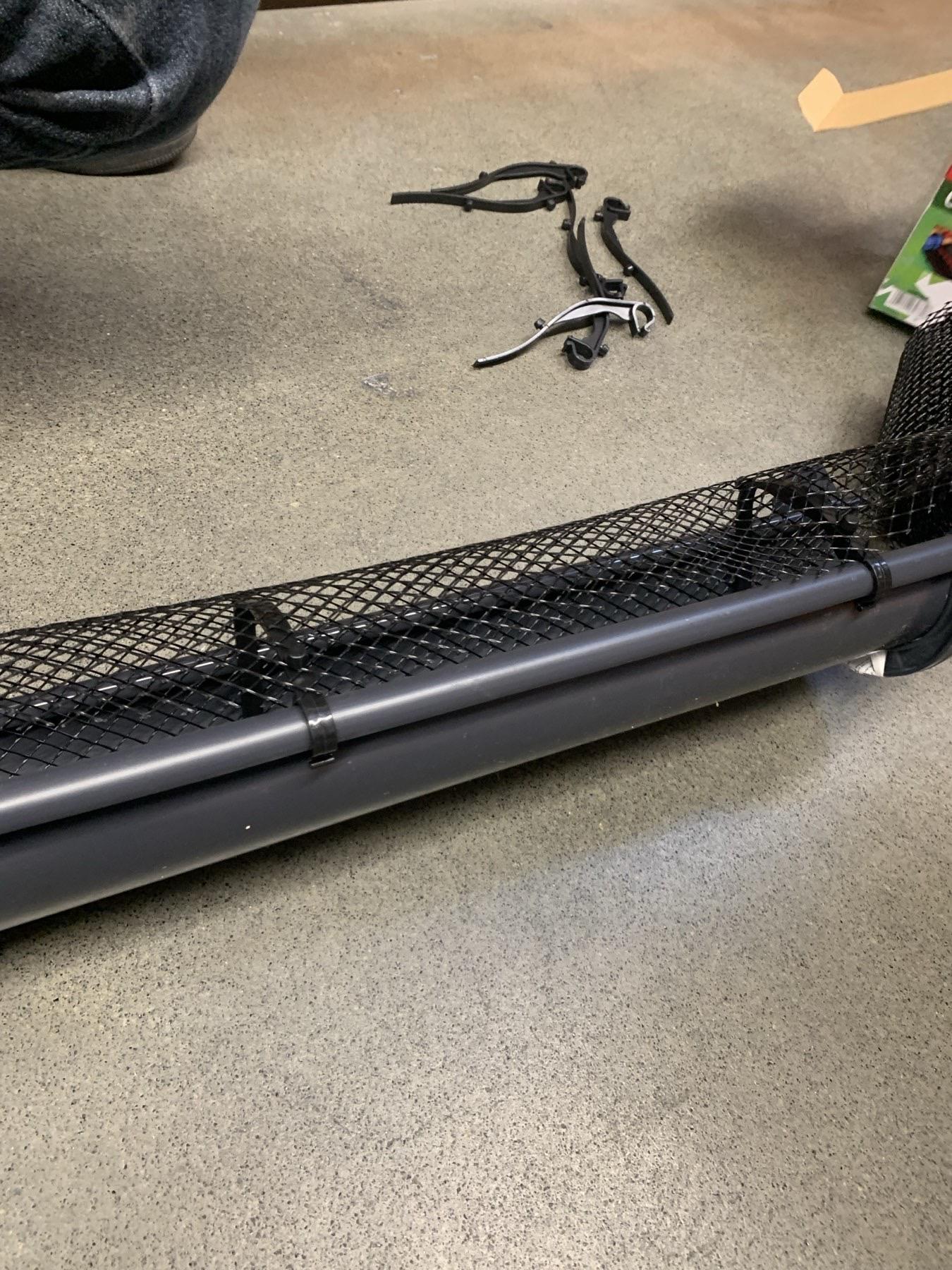 Сітка захисна для водостічної ринви Chomik 6 м + 8 кліпс чорний у реальних умовах використання від користувача Александр.