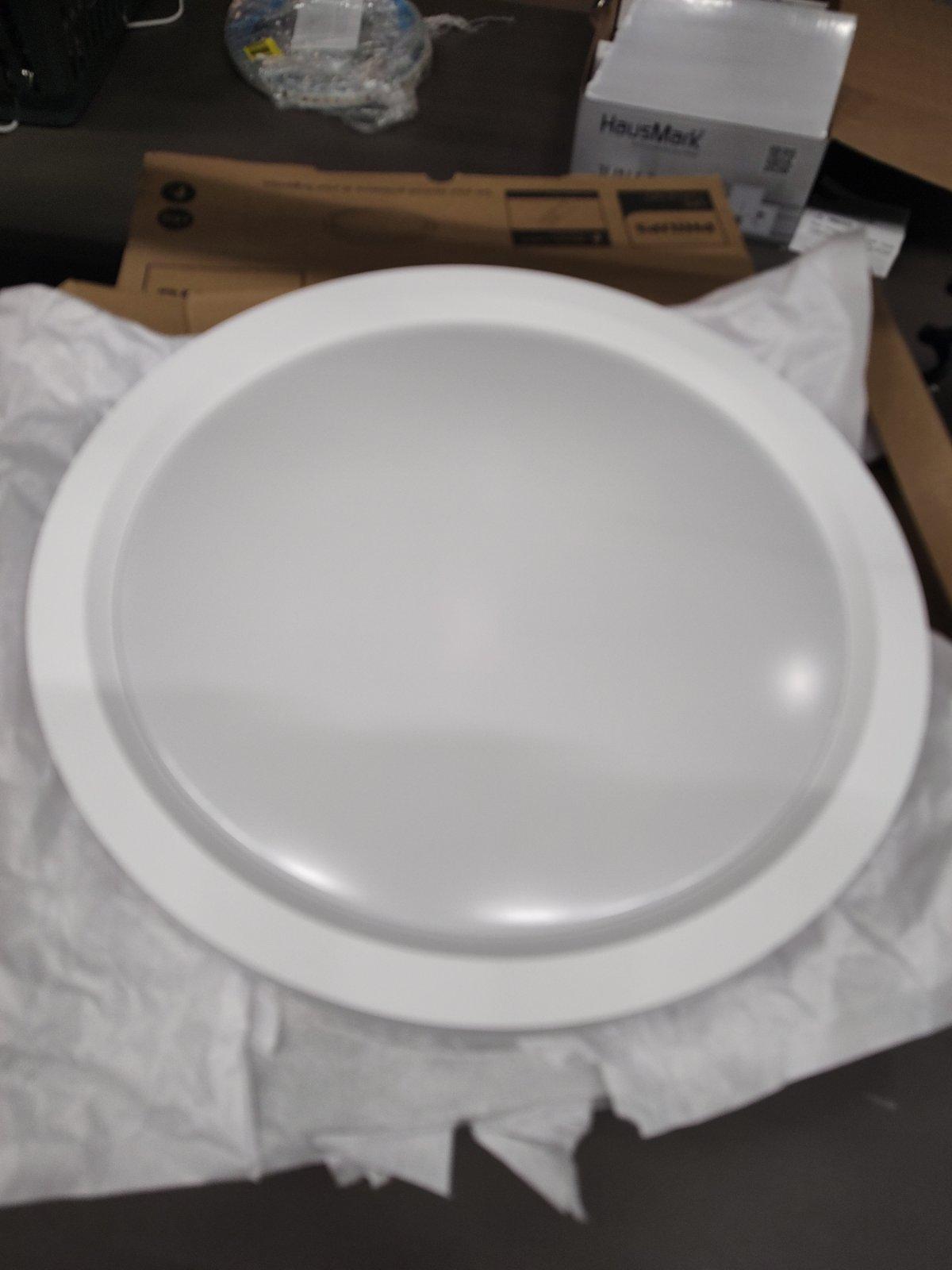 Светильник потолочный Philips белый 2700-6500 К 929004689001 в реальных условиях использования от пользователя Валерія.