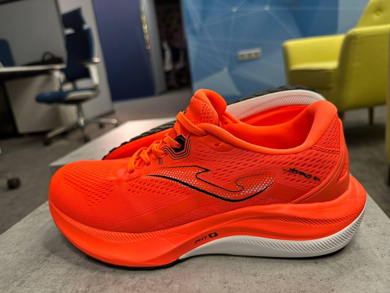 Кроссовки мужские Joma Hispals RHISPS2507 р.42,5 оранжевые в реальных условиях использования от покупателя Сергій.