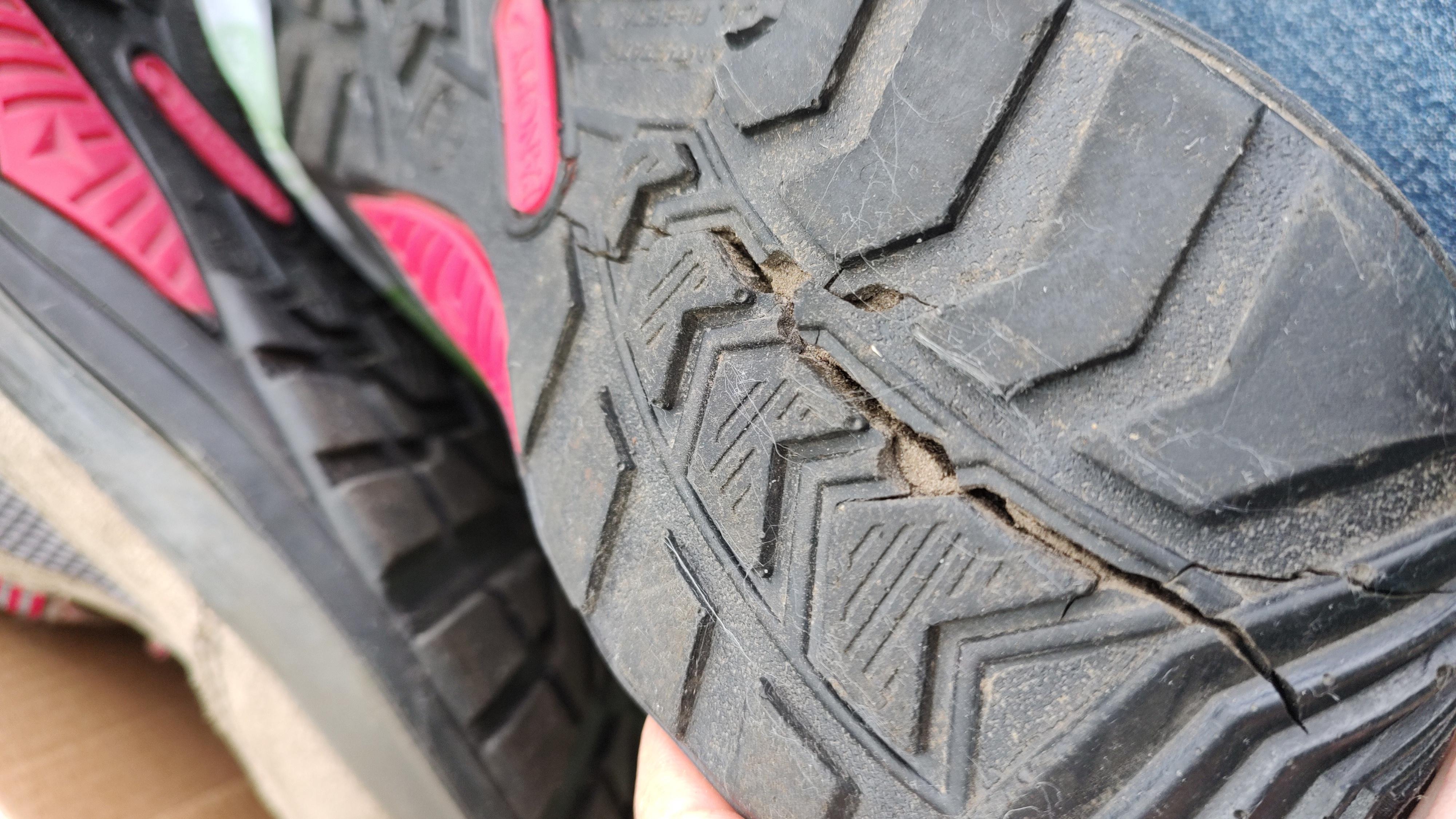 Ботинки Delta Plus Viagi S1P р.46 VIAGISPTR46 темно-серый с красным в реальных условиях использования от пользователя Володимир.