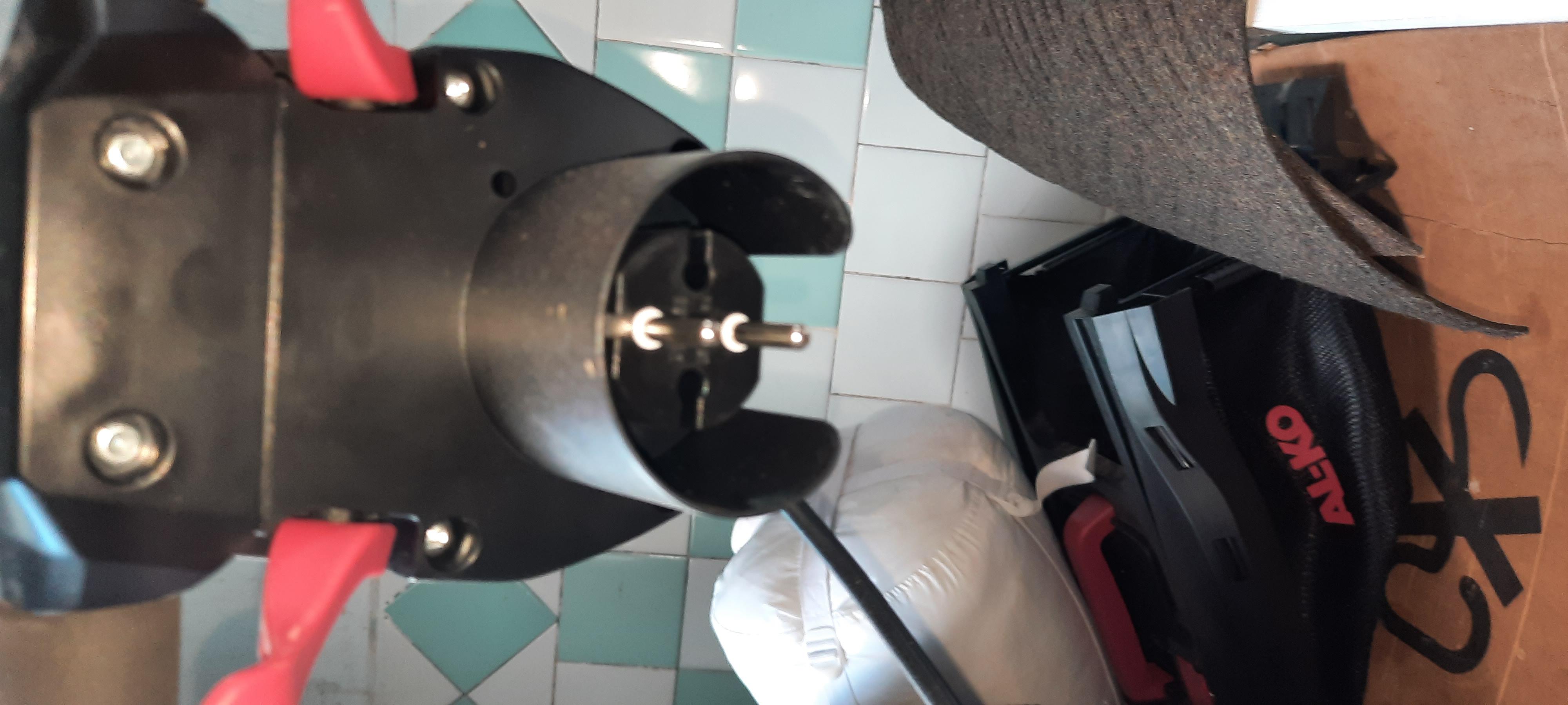 Удлинитель на катушке Svittex SV-2190 с выносной розеткой 30 м 2х2,5 мм (53933) в реальных условиях использования от пользователя Мар"яна.