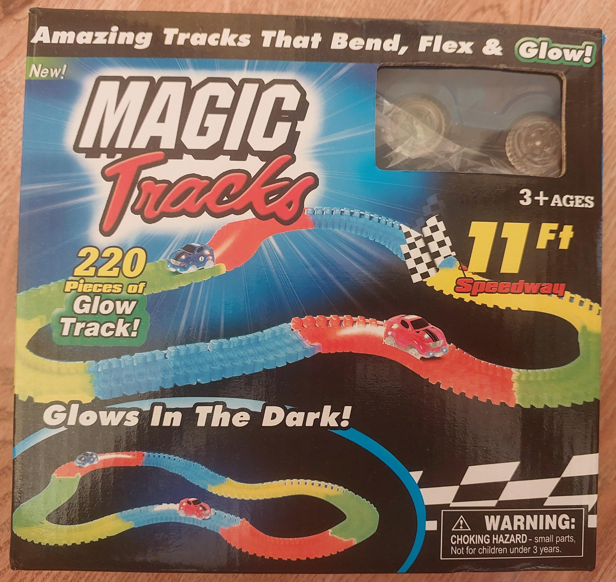 Фото: Гибкая светящаяся гоночная трасса Magic Tracks 220 деталей F-189215, отправлено покупателем Екатерина Гибкая светящаяся гоночная трасса Magic Tracks 220 деталей F-189215 в реальных условиях использования от покупателя Екатерина.