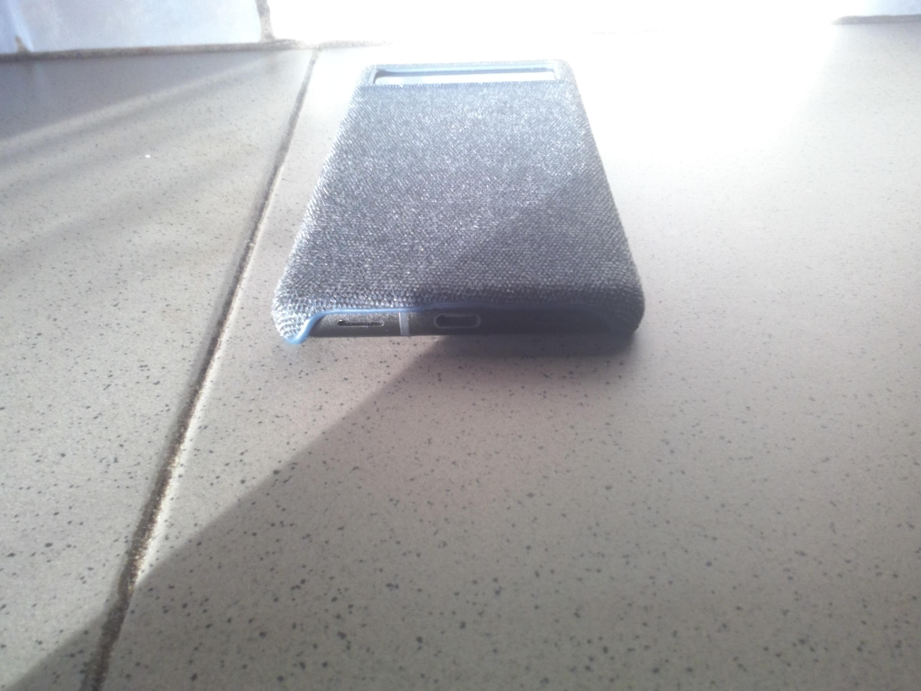 Тканевый чехол для Google Pixel 6a (жёлтый) в реальных условиях использования от покупателя Володимир.