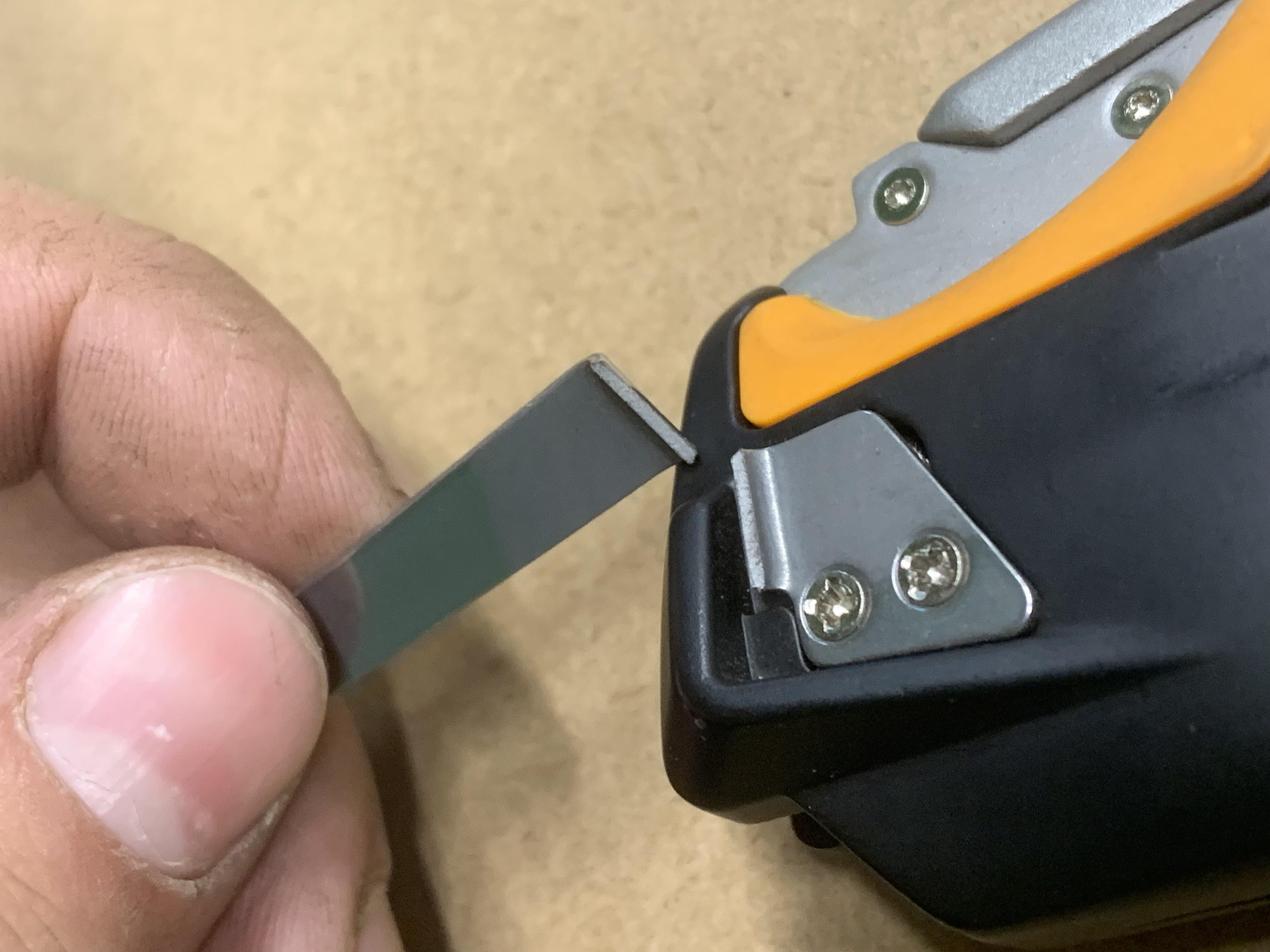 Нож складной Fiskars CarbonMax 1061193 в реальных условиях использования от покупателя Віктор.