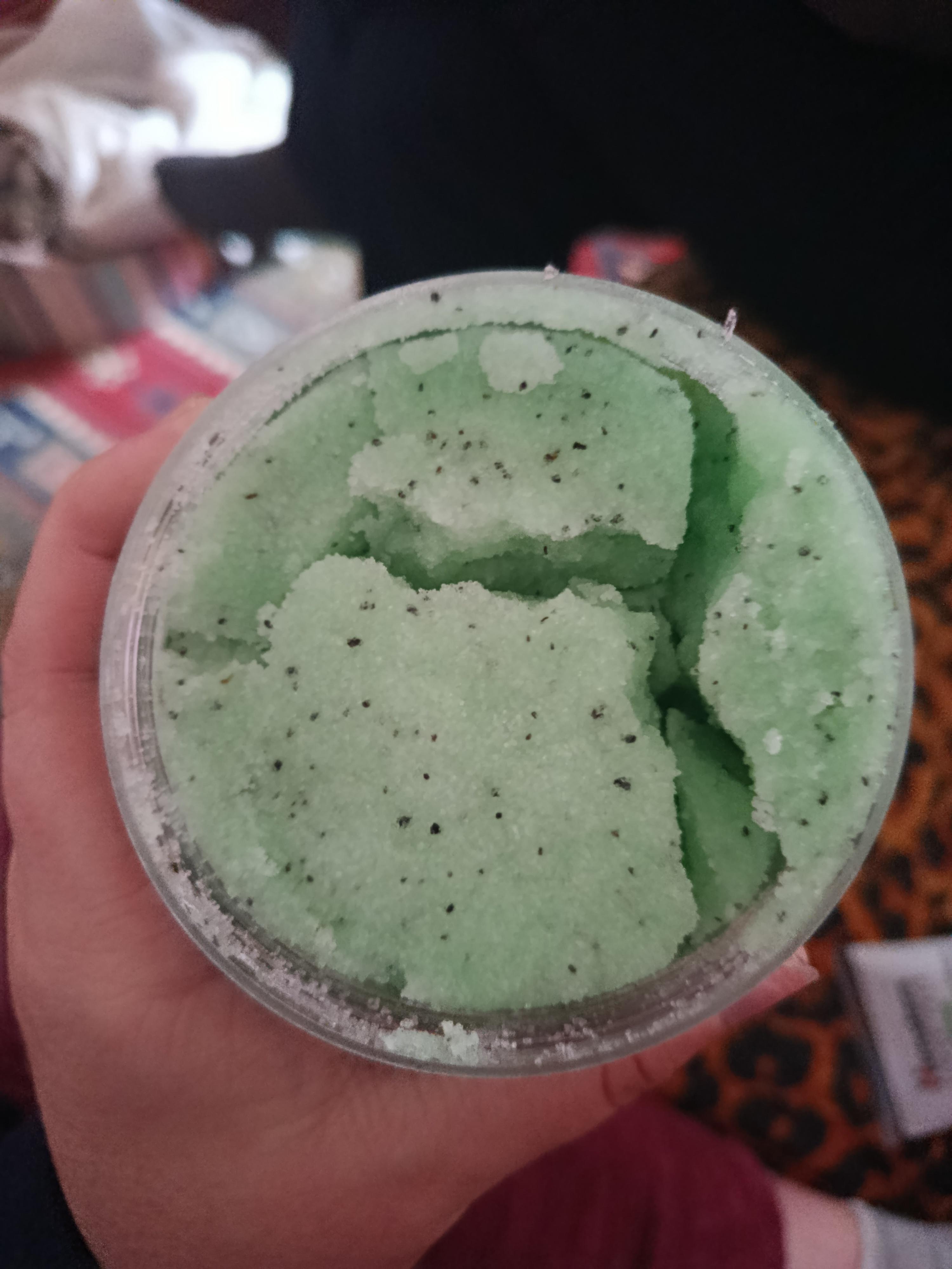 Скраб для тела Energy of Vitamins Масло арганы и сочное манго 250 мл в реальных условиях использования от покупателя Каріна.