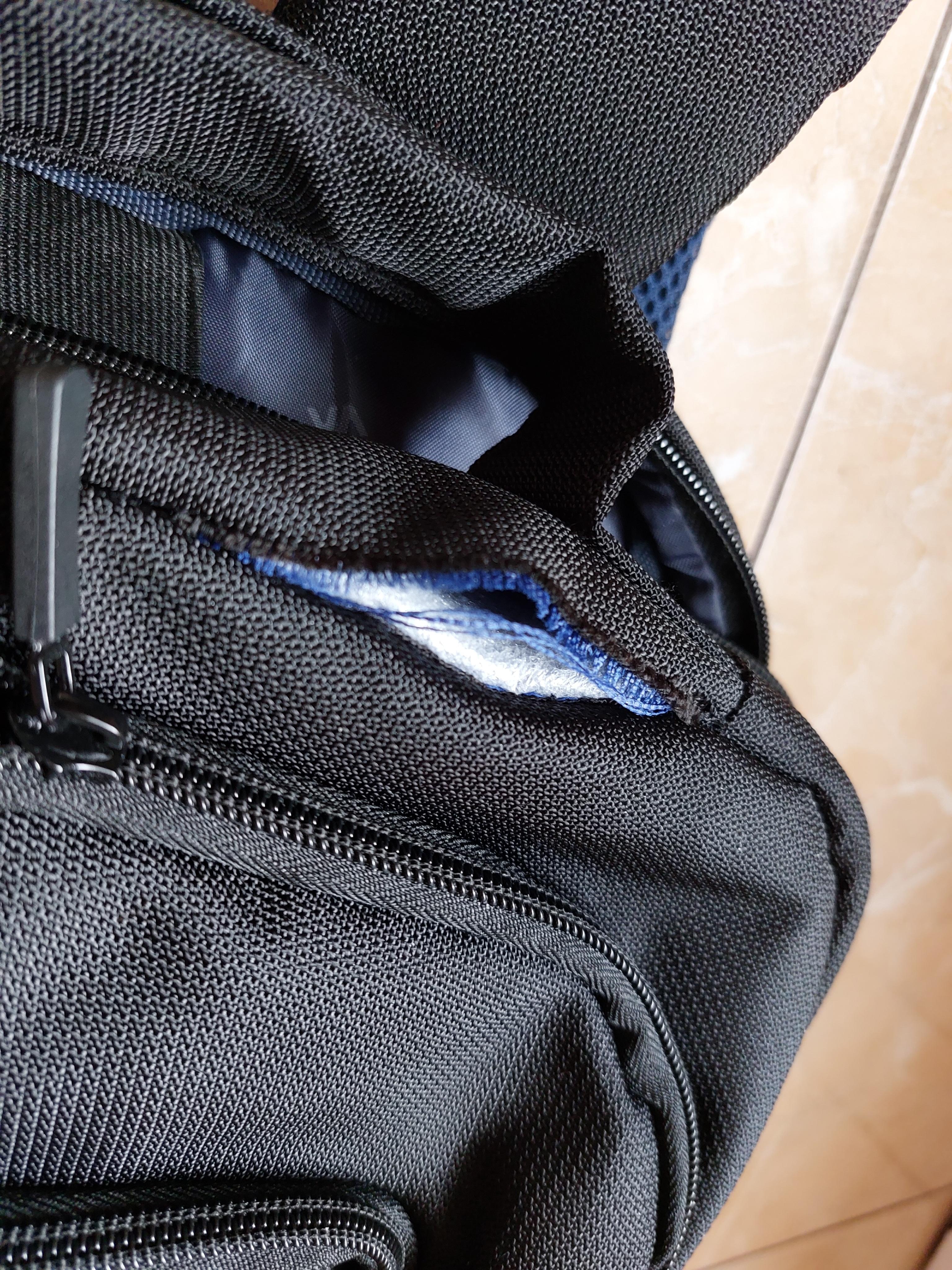 Рюкзак RivaCase 17.3" black (8460 (Black)) у реальних умовах використання від покупця Олександр.