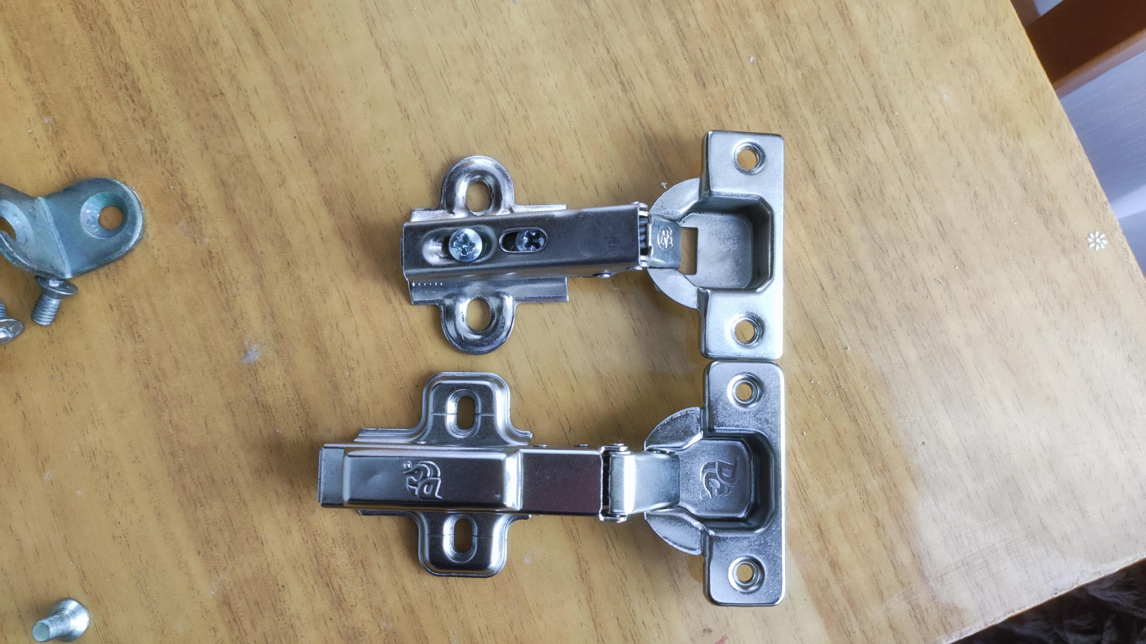 Фото: Петля напівнакладна DC 107° SLIDE ON без доводчика, надіслане покупцем Василь Петля напівнакладна DC 107° SLIDE ON без доводчика у реальних умовах використання від покупця Василь.