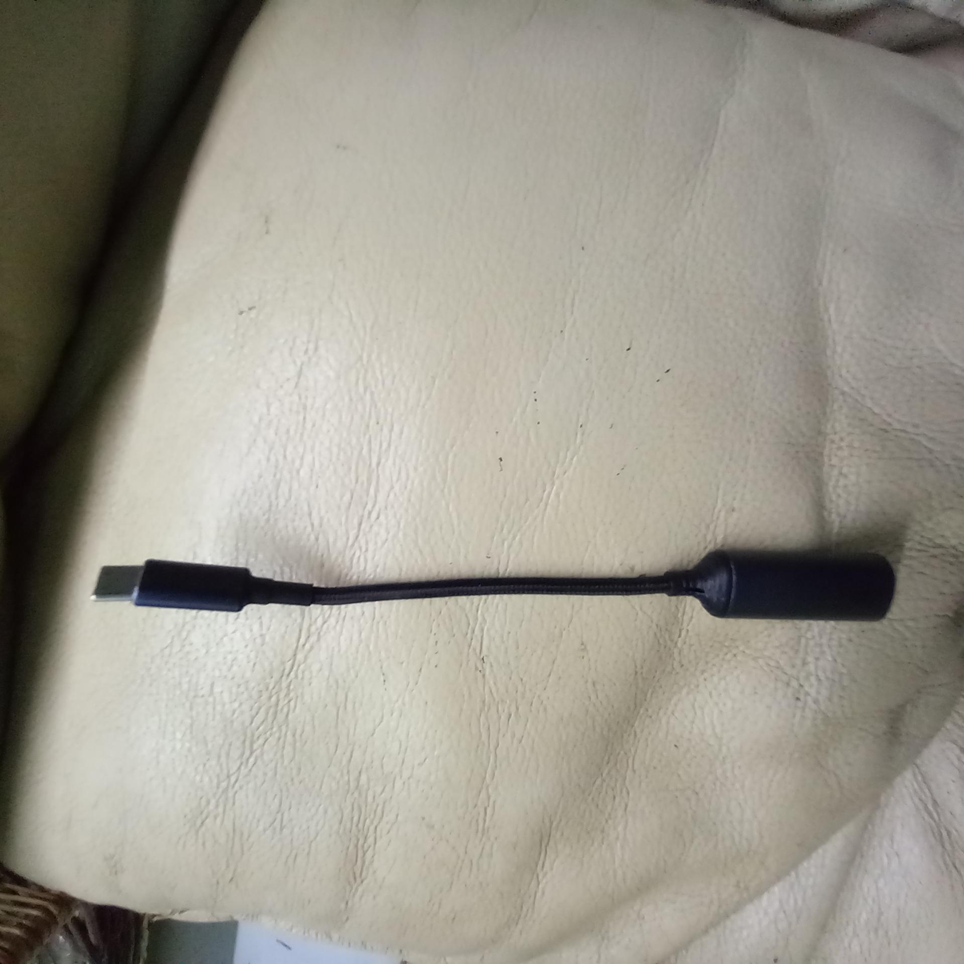 Адаптер USB Type-C Audio Jack 3,5 мм у реальних умовах використання від користувача Елена.