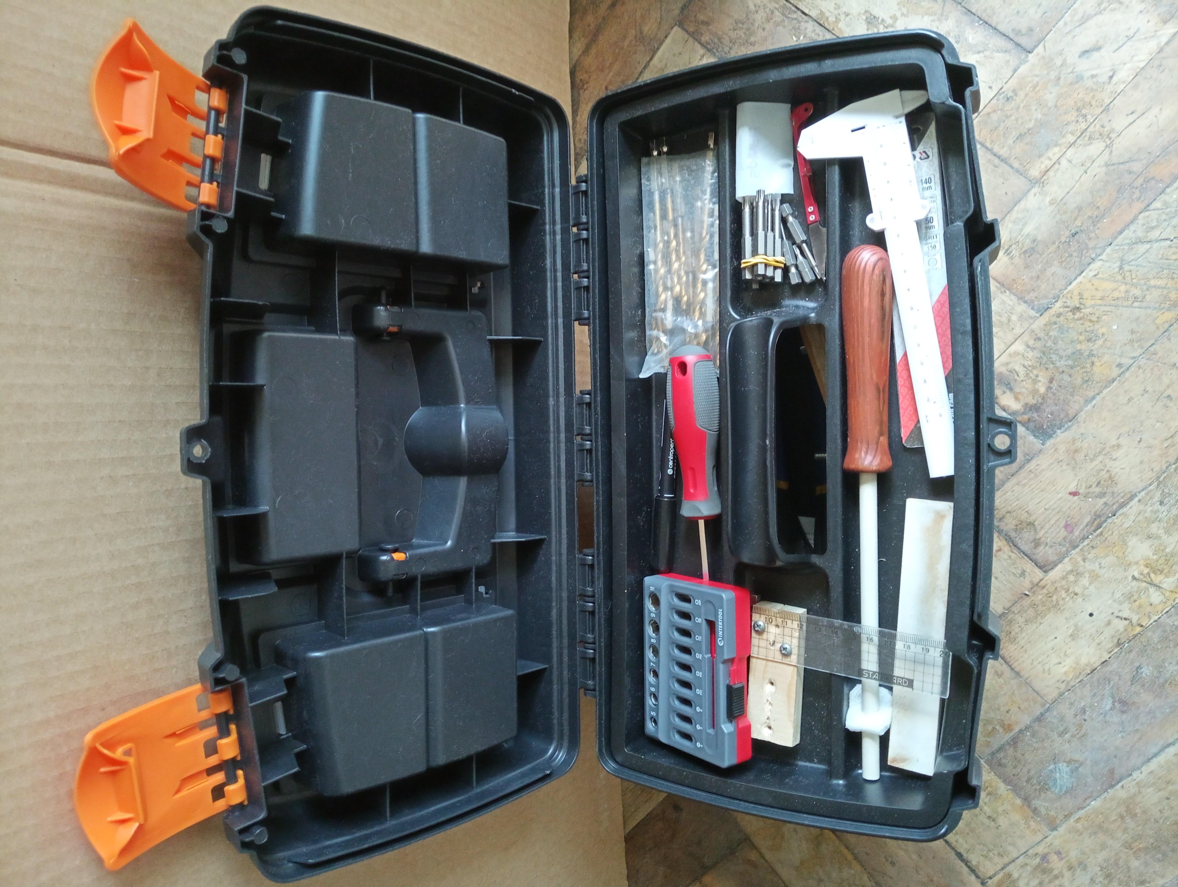 Фото: Ящик для ручного инструмента Mano классический с органайзером 18" черный 432x250x238 мм C.OR-18, отправлено покупателем Олег. Ящик для ручного инструмента Mano классический с органайзером 18" черный 432x250x238 мм C.OR-18 в реальных условиях использования от покупателя Олег..