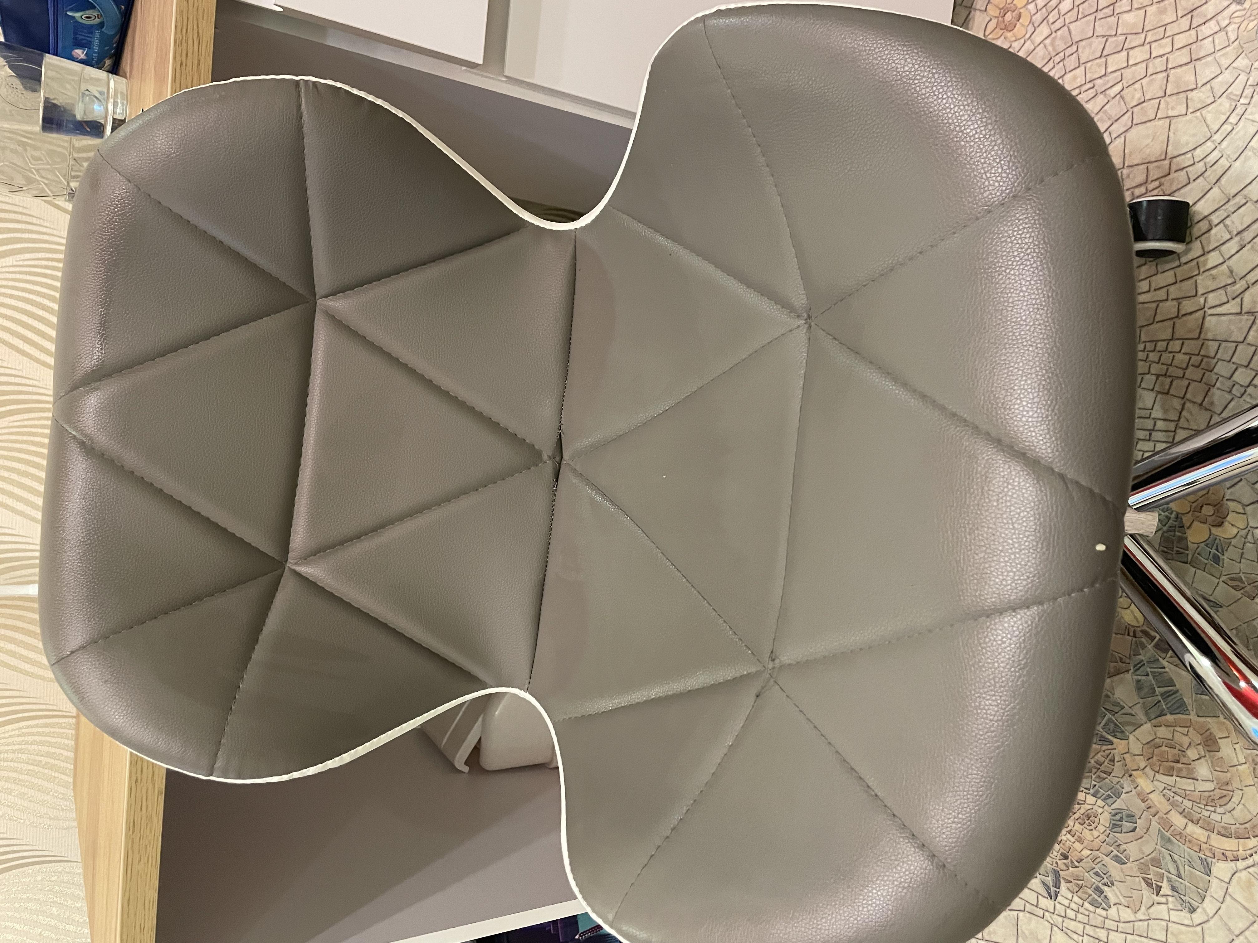 Фото: Кресло офисное Homart Blum Серо-белый (9436), отправлено покупателем Ольга Кресло офисное Homart Blum Серо-белый (9436) в реальных условиях использования от покупателя Ольга.