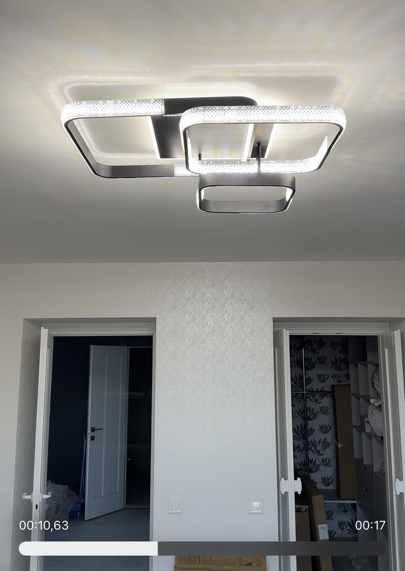 Фото: Люстра світлодіодна Luminaria 130 Вт LED-модуль чорний AKRILIKA SQUARE 130W 4S BLACK, надіслане користувачем Карина Люстра світлодіодна Luminaria 130 Вт LED-модуль чорний AKRILIKA SQUARE 130W 4S BLACK у реальних умовах використання від користувача Карина.