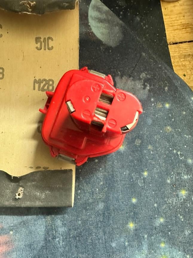 Фото: Акумулятор для шуруповерта Makita 1433 1051D 1,3 Ah 14,4V Ni-Cd Червоний (020632), надіслане користувачем Уляна Акумулятор для шуруповерта Makita 1433 1051D 1,3 Ah 14,4V Ni-Cd Червоний (020632) у реальних умовах використання від користувача Уляна.