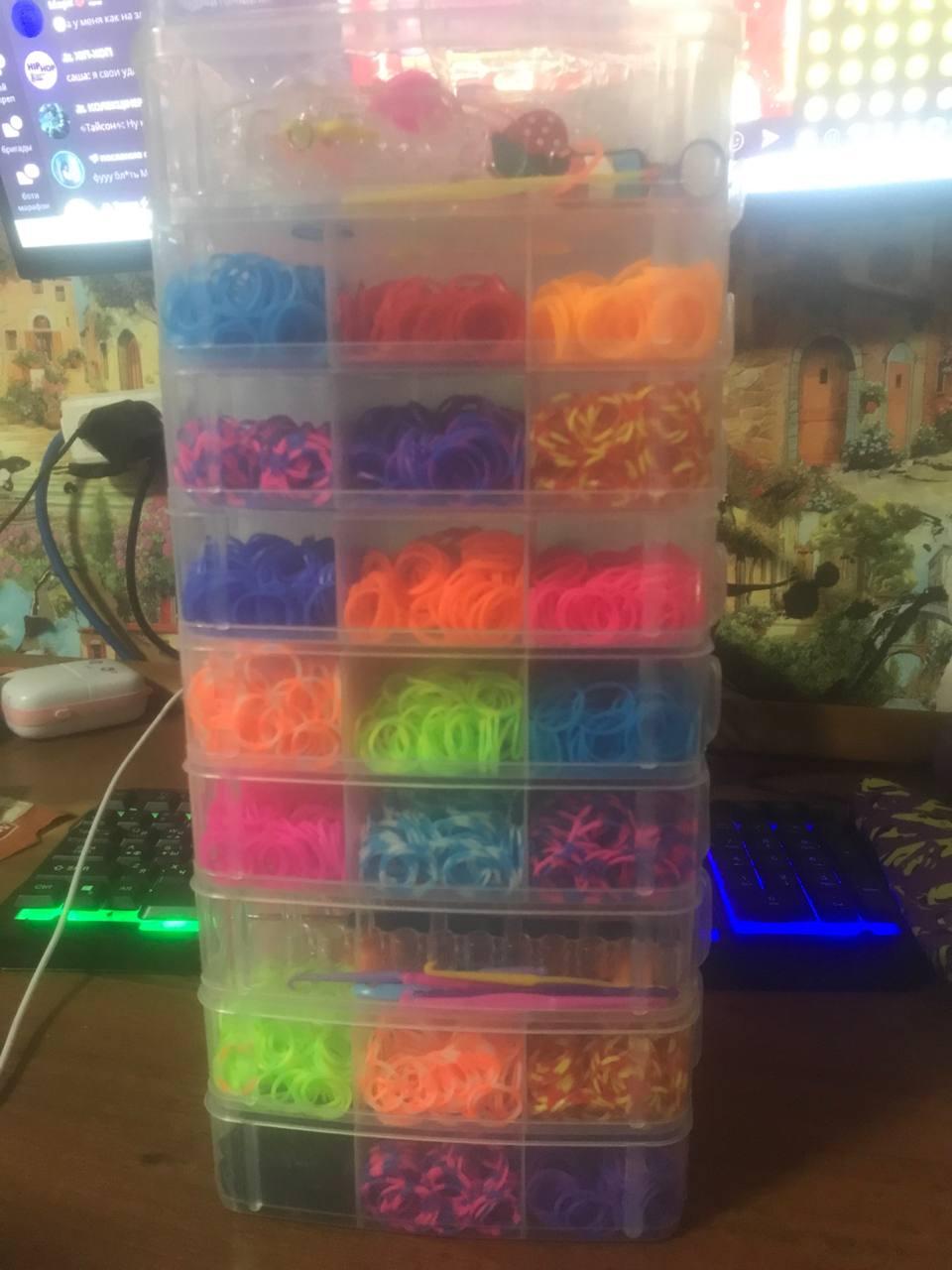 Фото: Набір для плетіння браслетів з резинок Loom Bands set 9-ярусний 15000 резинок з аксесуарами, надіслане користувачем Ліза Набір для плетіння браслетів з резинок Loom Bands set 9-ярусний 15000 резинок з аксесуарами у реальних умовах використання від користувача Ліза.