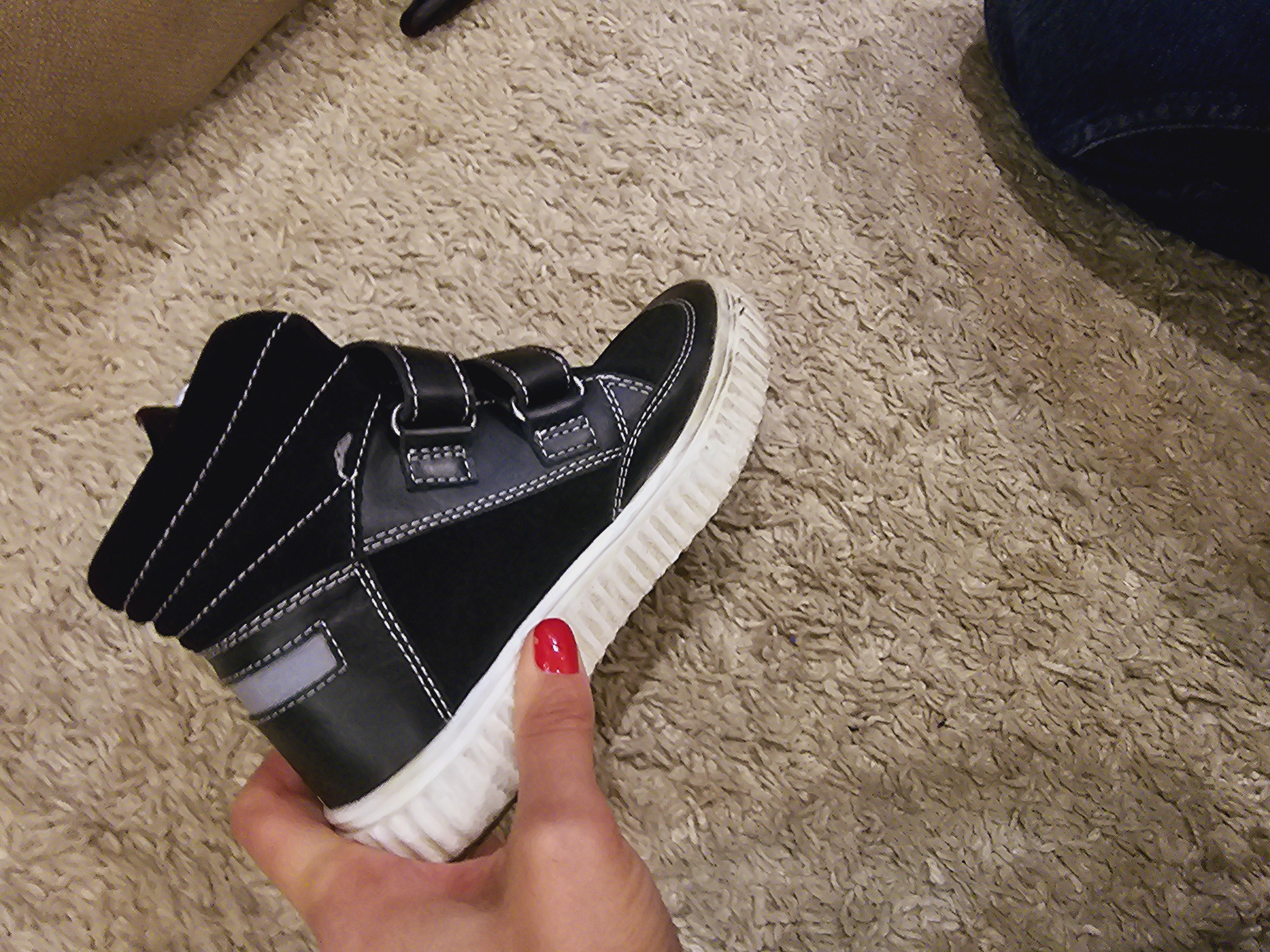 Фото: Ботинки для мальчиков BARTEK 4435-R54P р.32 черный с белым, отправлено пользователем Людмила Ботинки для мальчиков BARTEK 4435-R54P р.32 черный с белым в реальных условиях использования от пользователя Людмила.