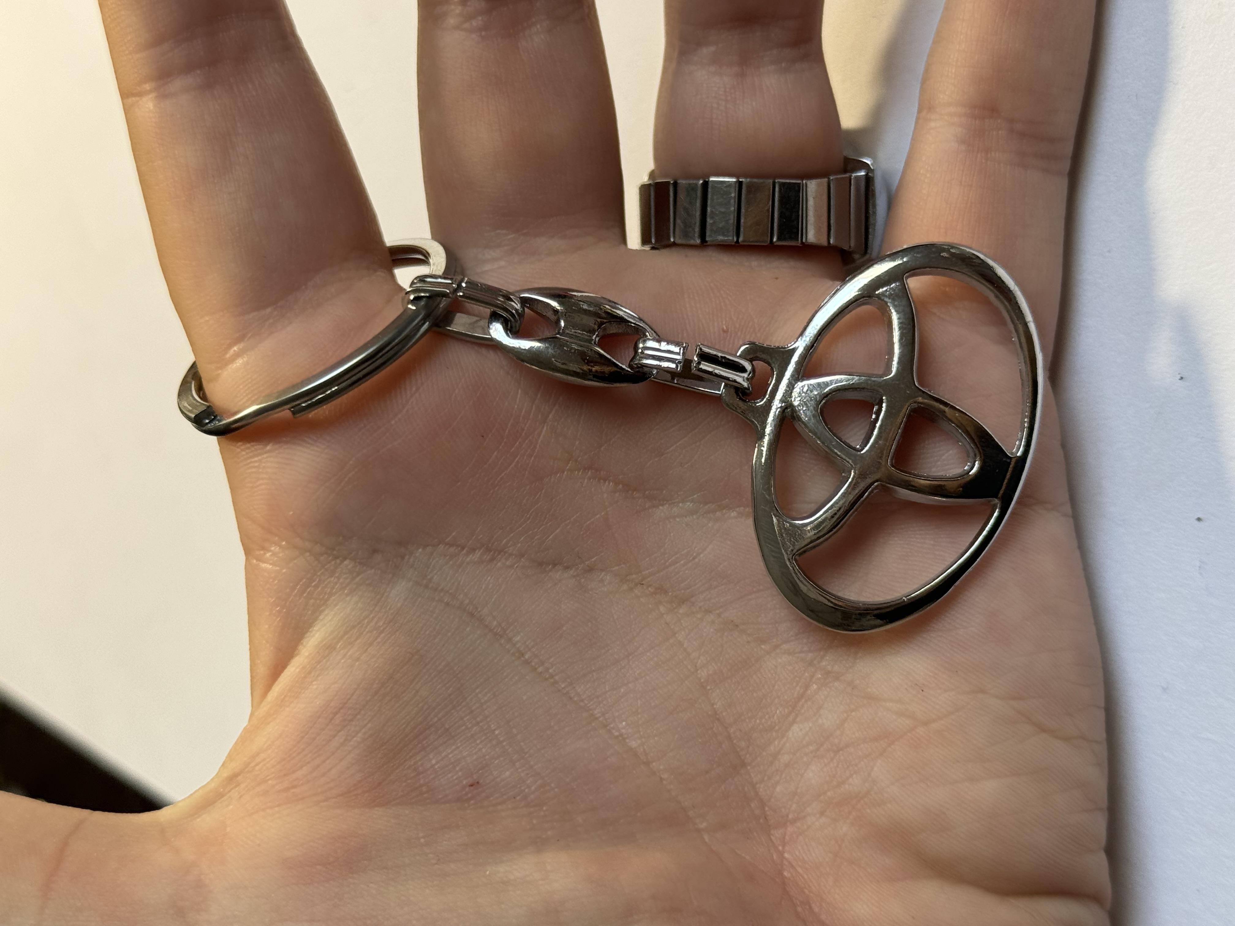 Брелок Toyota (H15) для ключей авто в реальных условиях использования от пользователя Тетяна.