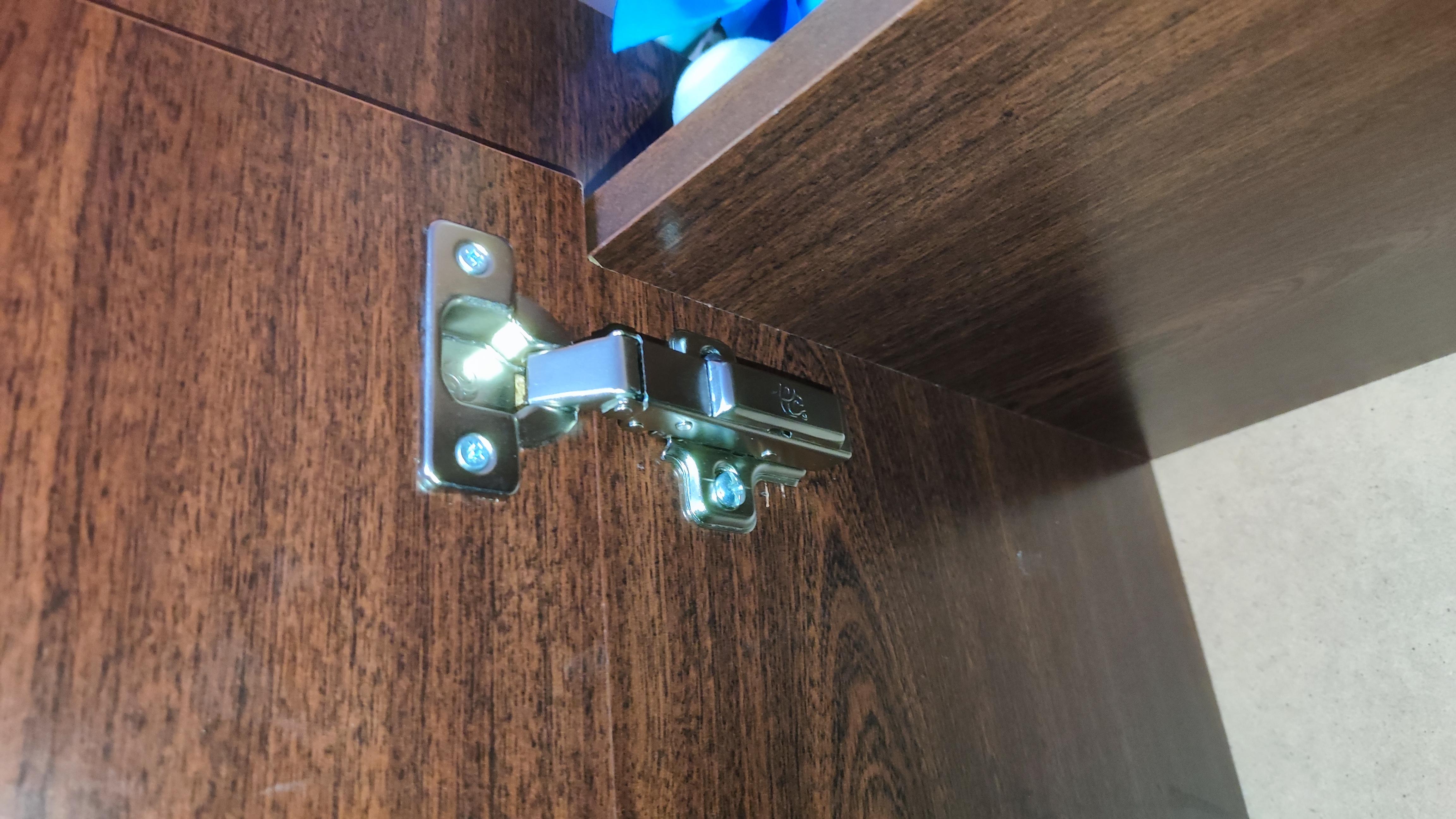 Фото: Петля напівнакладна DC 107° SLIDE ON без доводчика, надіслане покупцем Василь Петля напівнакладна DC 107° SLIDE ON без доводчика у реальних умовах використання від покупця Василь.