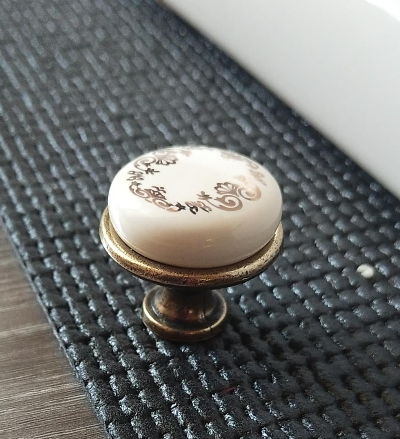 Мебельная ручка кнопка DC DG 193 AB/MLK латунь в реальных условиях использования от покупателя Инна.