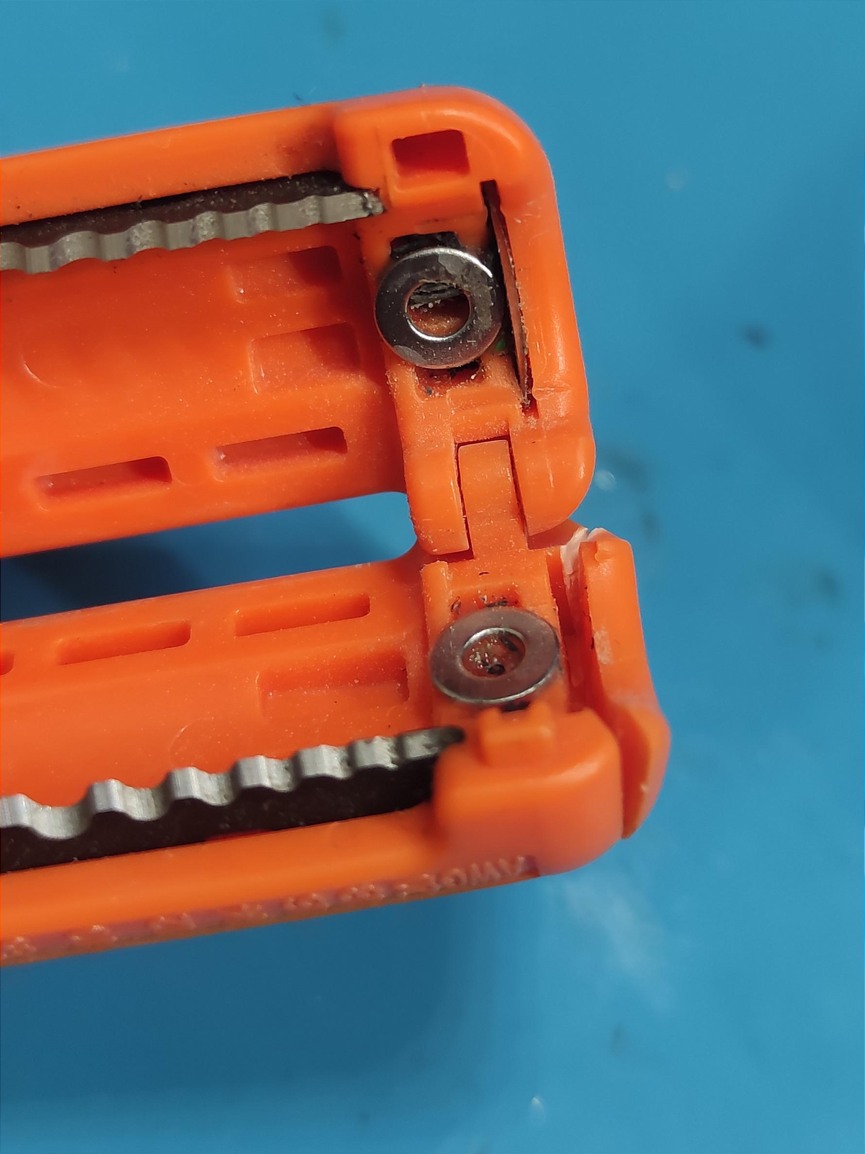 Знімач ізоляції NEO tools 01-524 у реальних умовах використання від покупця Сергій Демидов.