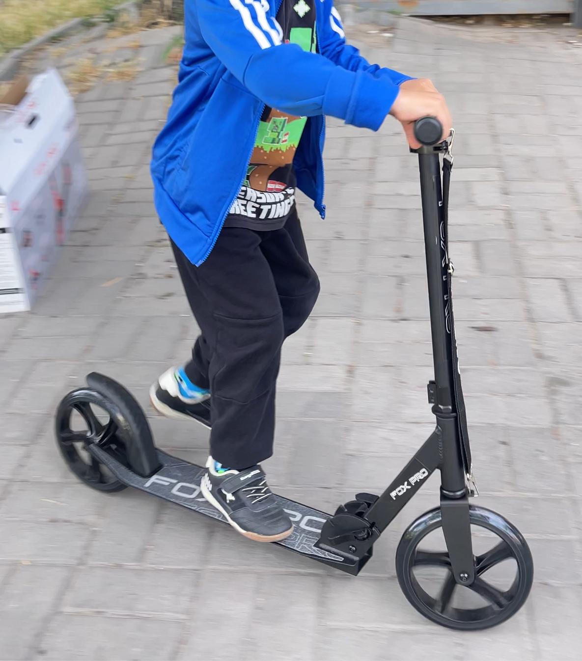 Самокат Maraton Fox двоколісний з підногою та ременем Рожевий (11908878) у реальних умовах використання від покупця Татьяна.