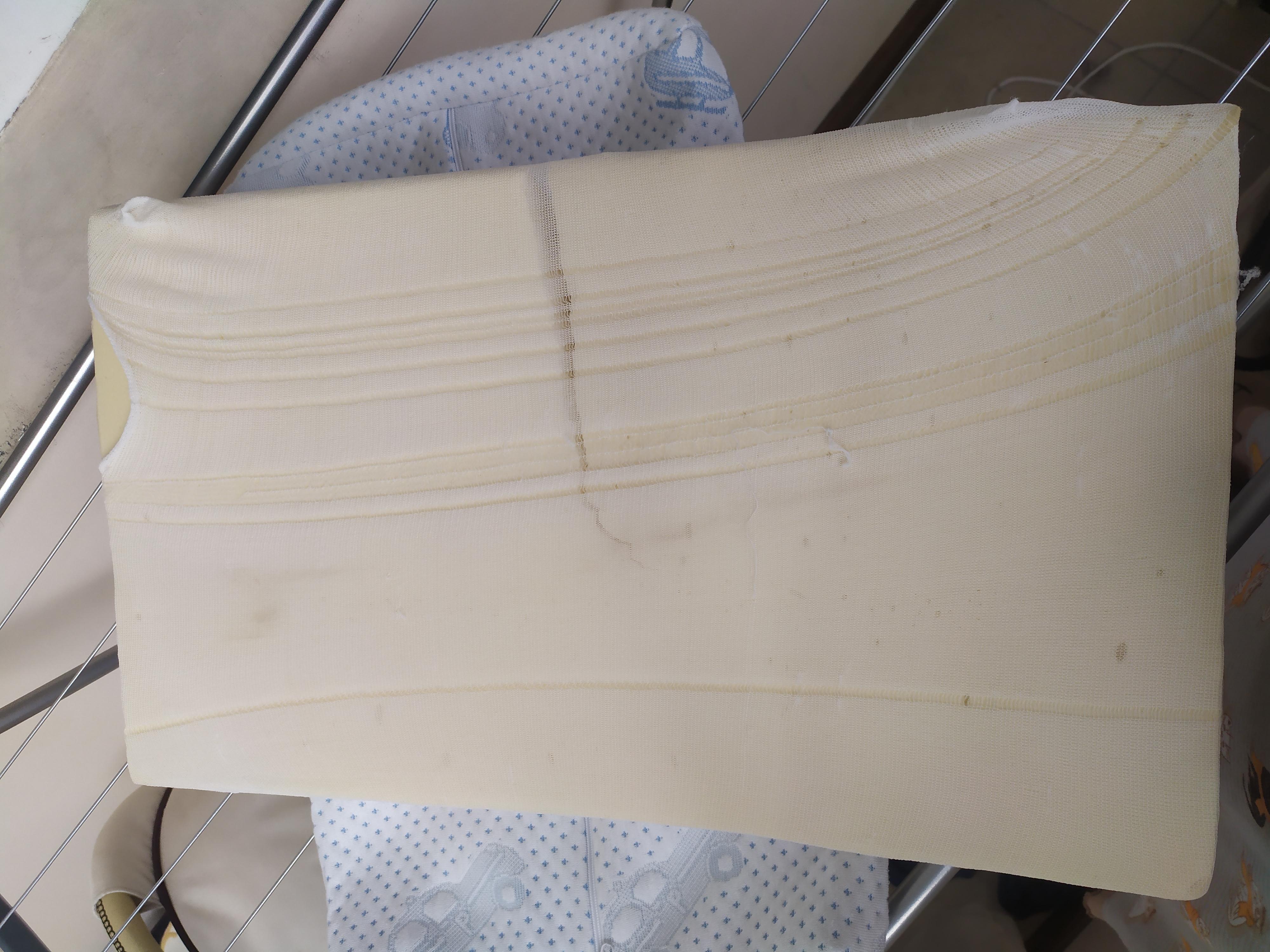 Фото: Подушка дитяча PAPAELLA MEMORY FOAM ортопедична анатомічна 47х30х8х5 см (11789), надіслане користувачем Вікторія Подушка дитяча PAPAELLA MEMORY FOAM ортопедична анатомічна 47х30х8х5 см (11789) у реальних умовах використання від користувача Вікторія.