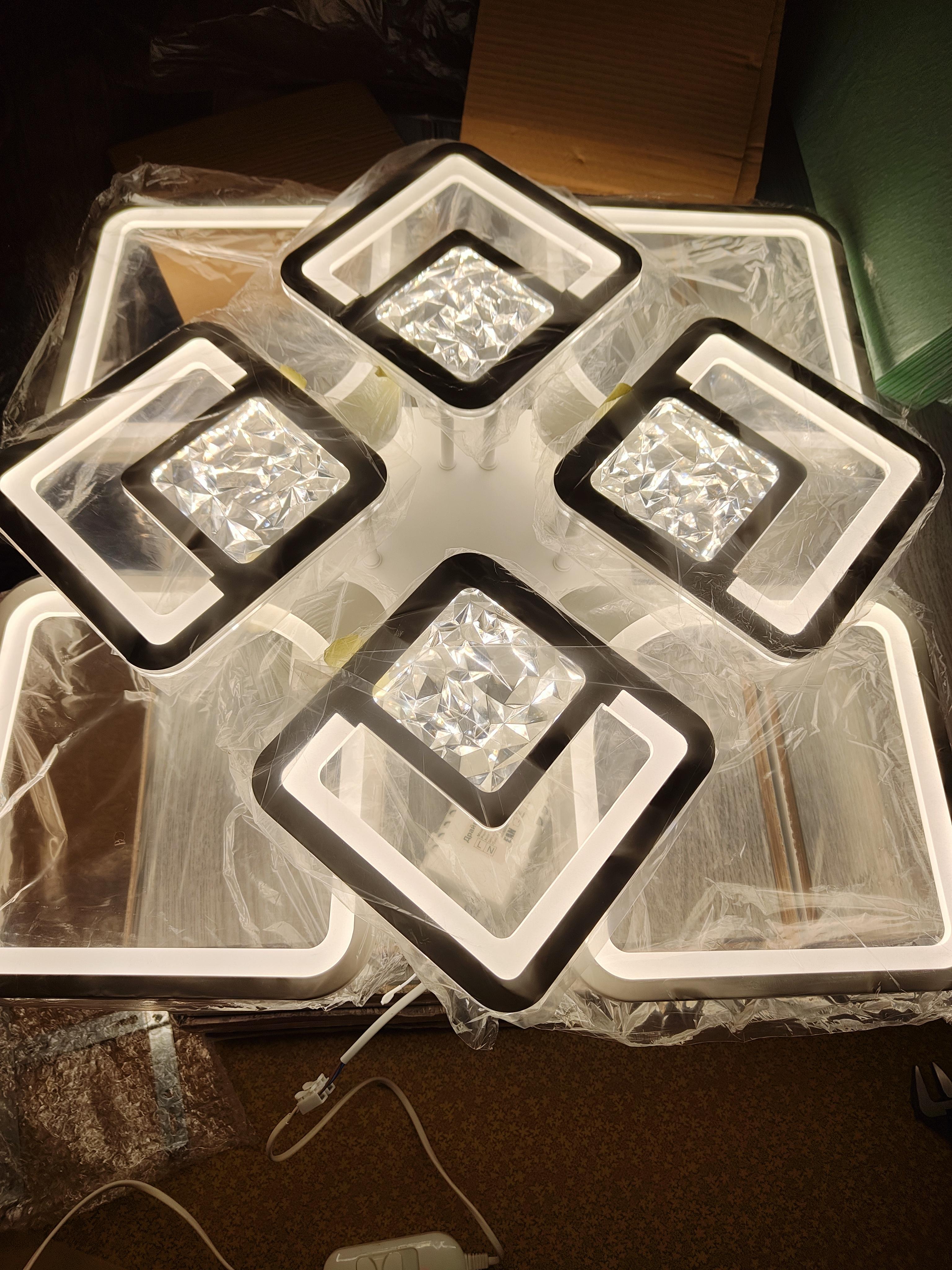 Фото: Люстра смарт светодиодная ESLLSE TETRA TWIST ICE 165W 8S управляемая 595x595x110 мм Черный (10585), отправлено покупателем Андрей Люстра смарт светодиодная ESLLSE TETRA TWIST ICE 165W 8S управляемая 595x595x110 мм Черный (10585) в реальных условиях использования от покупателя Андрей.