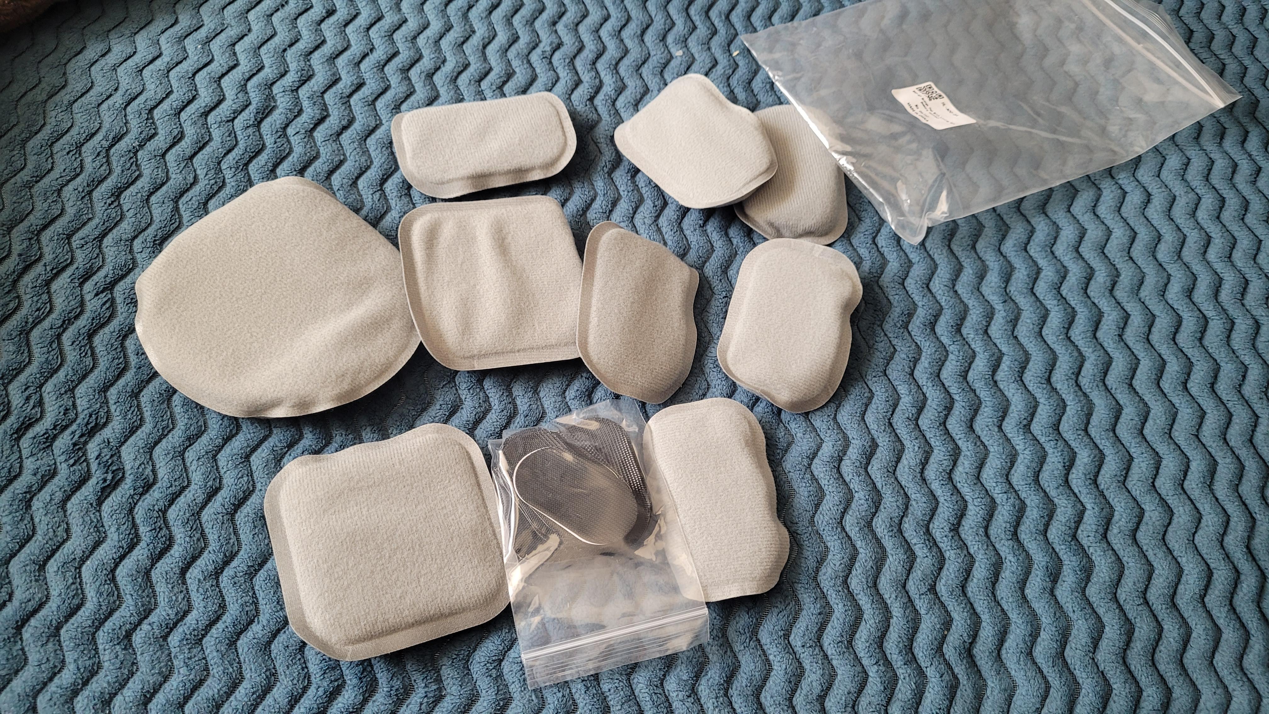 Фото: Набір захисних подушок для шолома 9 шт. (HL-ACC-34), надіслане користувачем Михайло Набір захисних подушок для шолома 9 шт. (HL-ACC-34) у реальних умовах використання від користувача Михайло.