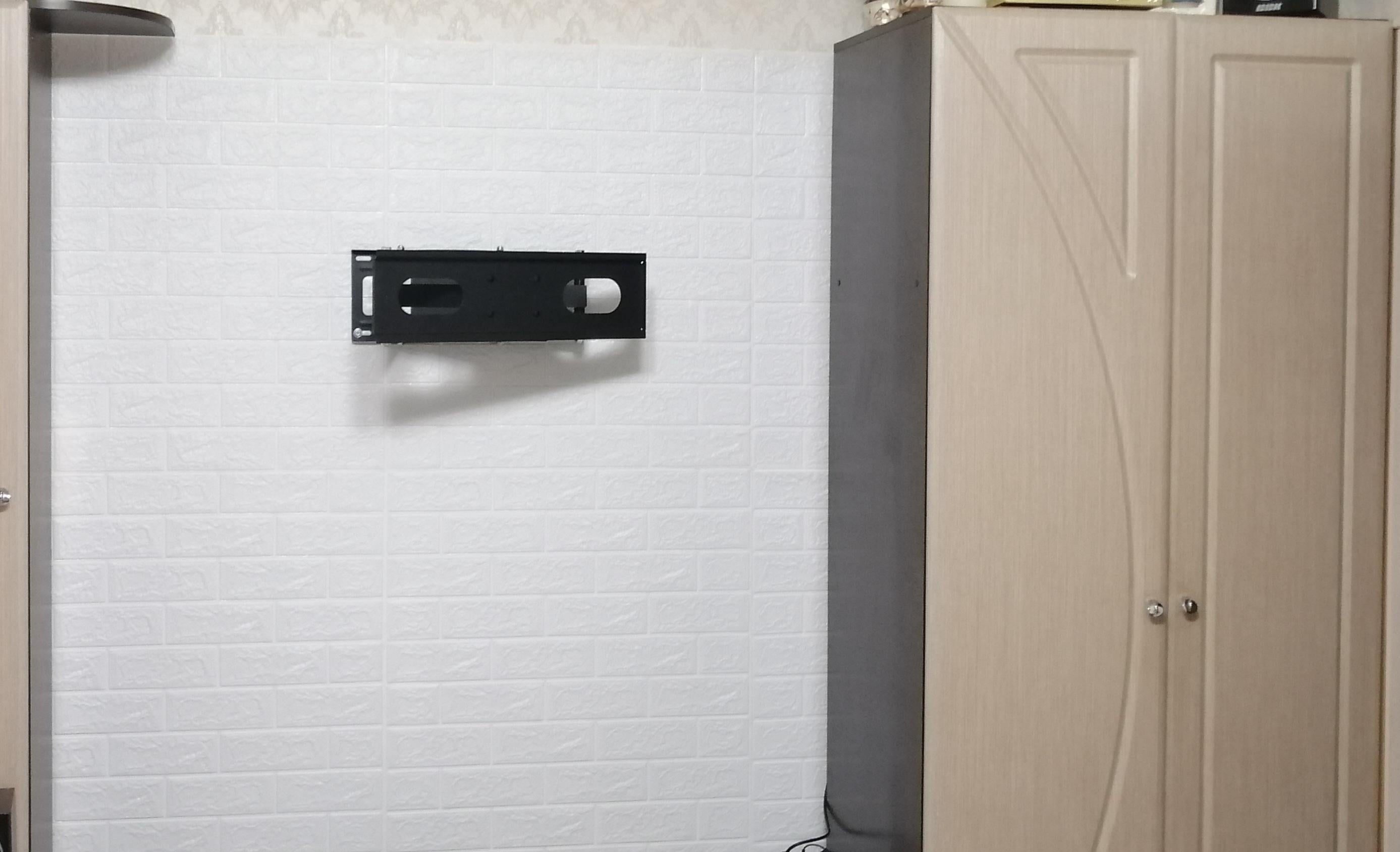 Панель самоклеющаяся Sticker Wall кирпич 700x770x5 мм белый (01-5) в реальных условиях использования от пользователя Сергій Іванович.