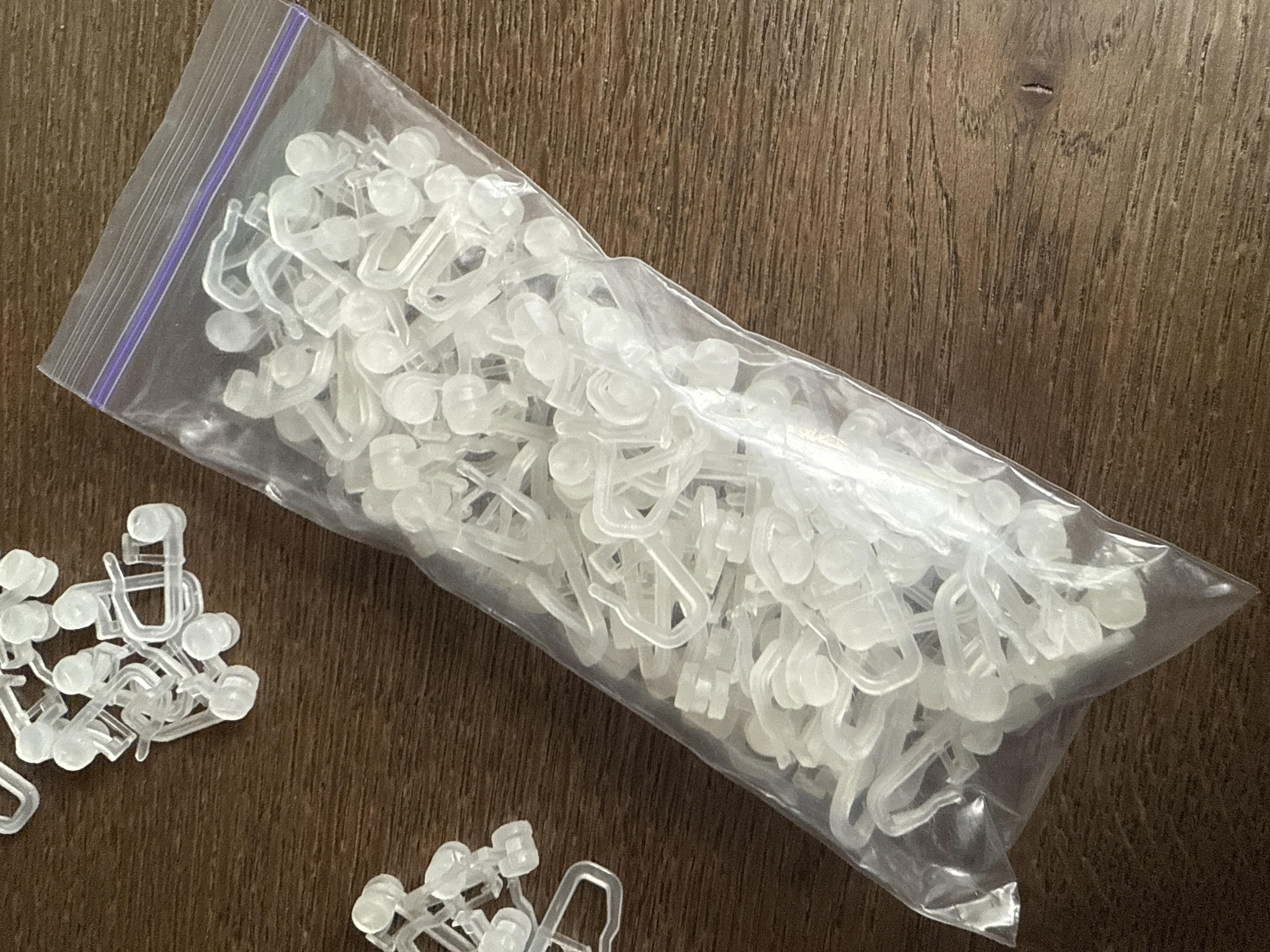 Фото: Крючки роликовые Quadrum для штор и гардин 200 шт., отправлено покупателем Барамиков Крючки роликовые Quadrum для штор и гардин 200 шт. в реальных условиях использования от покупателя Барамиков.