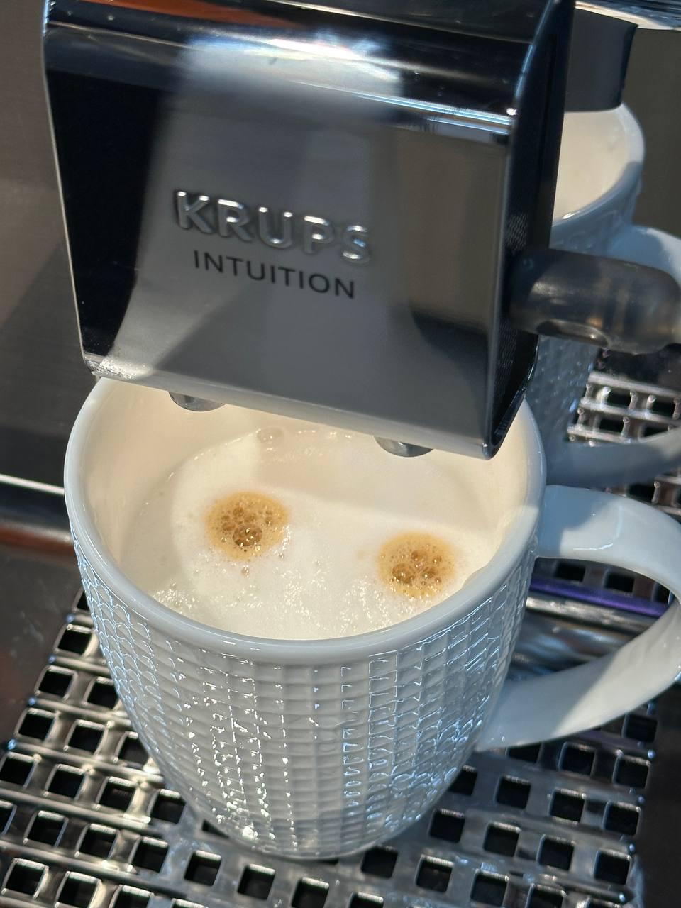 Фото: Кофемашина Krups Intuition Experience+ EA877D10, отправлено пользователем Альона Тарасова Кофемашина Krups Intuition Experience+ EA877D10 в реальных условиях использования от пользователя Альона Тарасова.