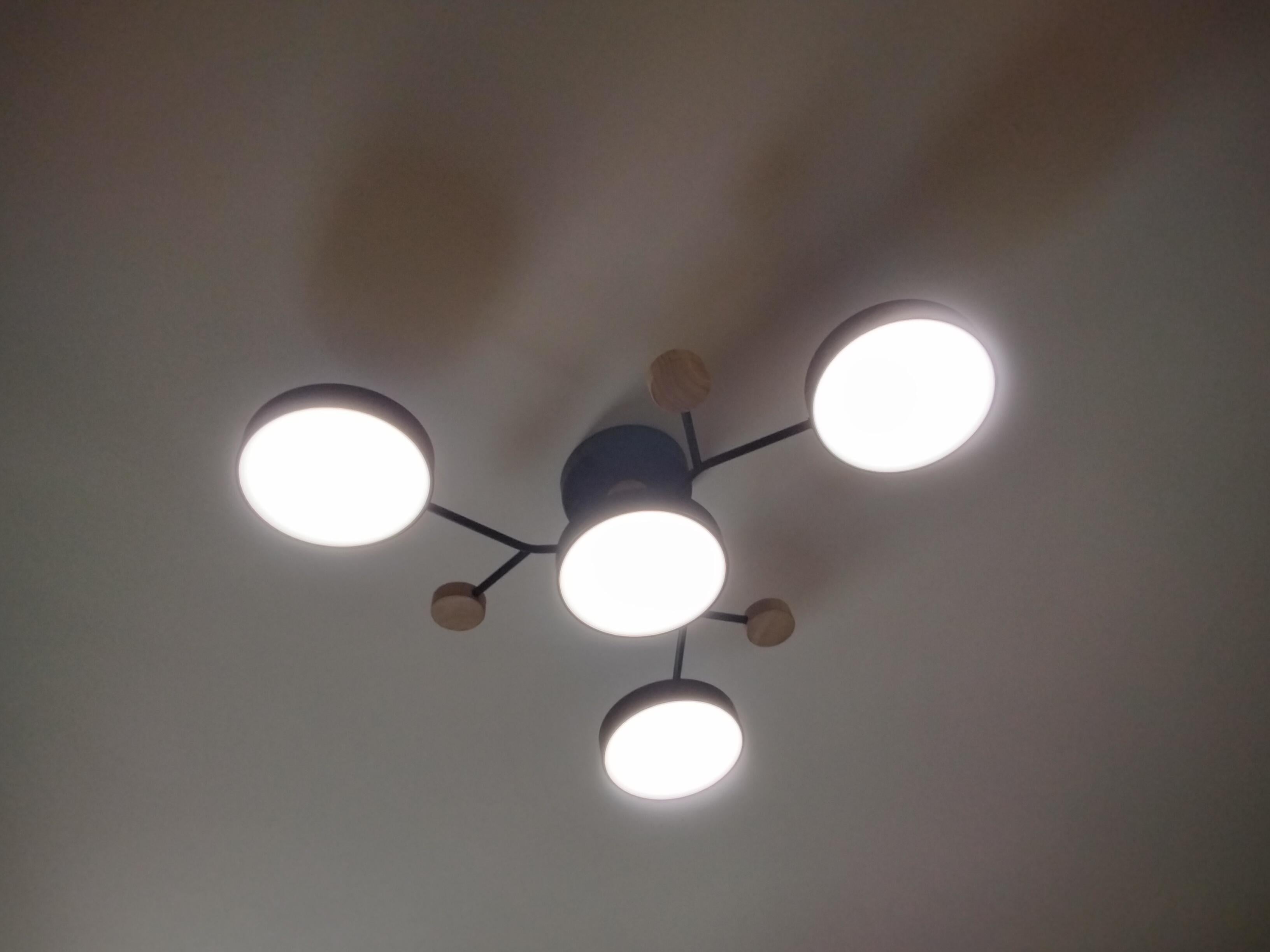 Фото: Люстра світлодіодна Victoria Lighting з пультом 75 Вт чорний/дерево Hindi/PL4 black, надіслане покупцем Богдана Люстра світлодіодна Victoria Lighting з пультом 75 Вт чорний/дерево Hindi/PL4 black у реальних умовах використання від покупця Богдана.