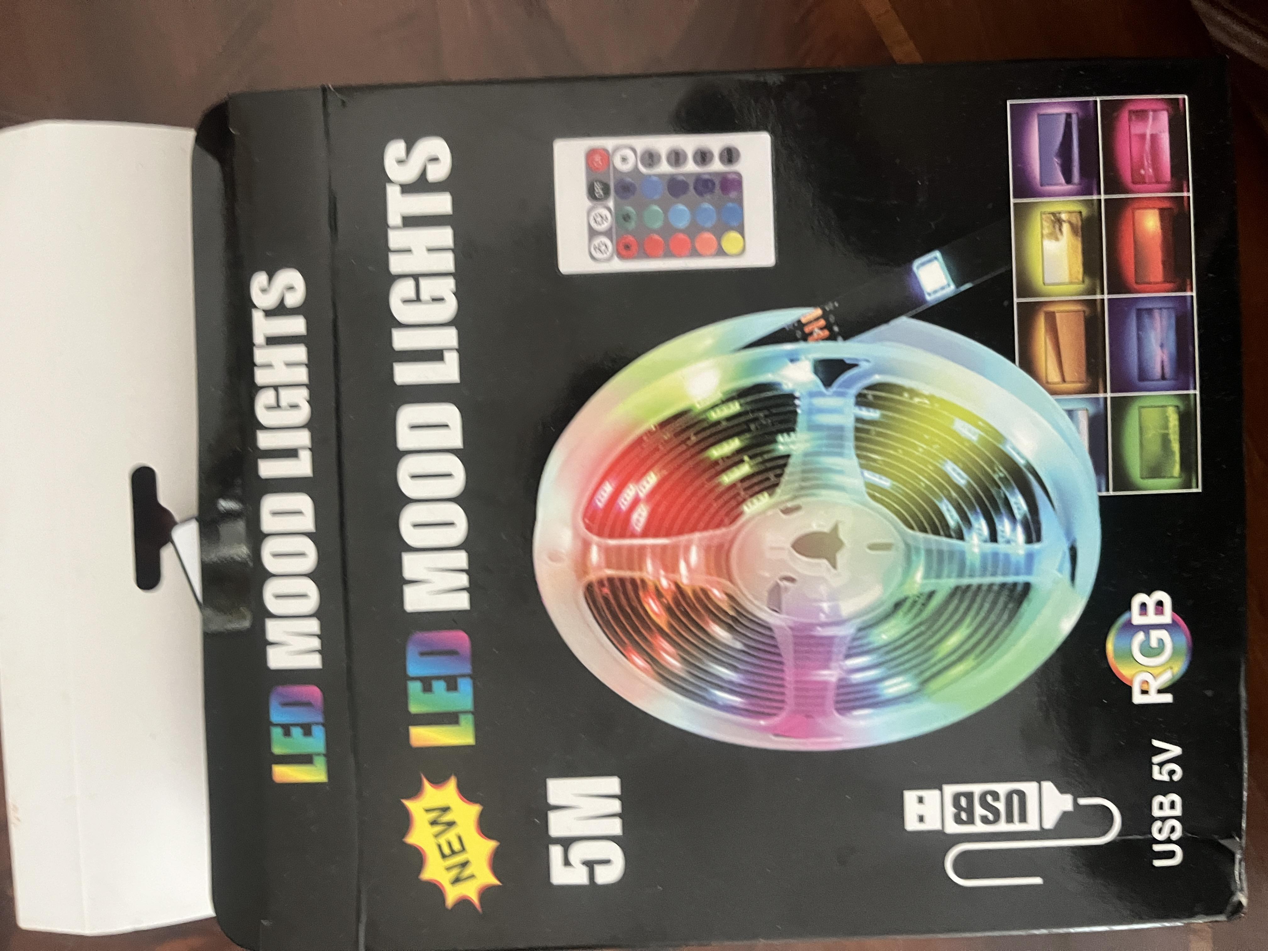 Фото: Світлодіодна стрічка SMD 5050 RGB з пультом керування 12V 220V 5 м (3034), надіслане покупцем Роман Світлодіодна стрічка SMD 5050 RGB з пультом керування 12V 220V 5 м (3034) у реальних умовах використання від покупця Роман.