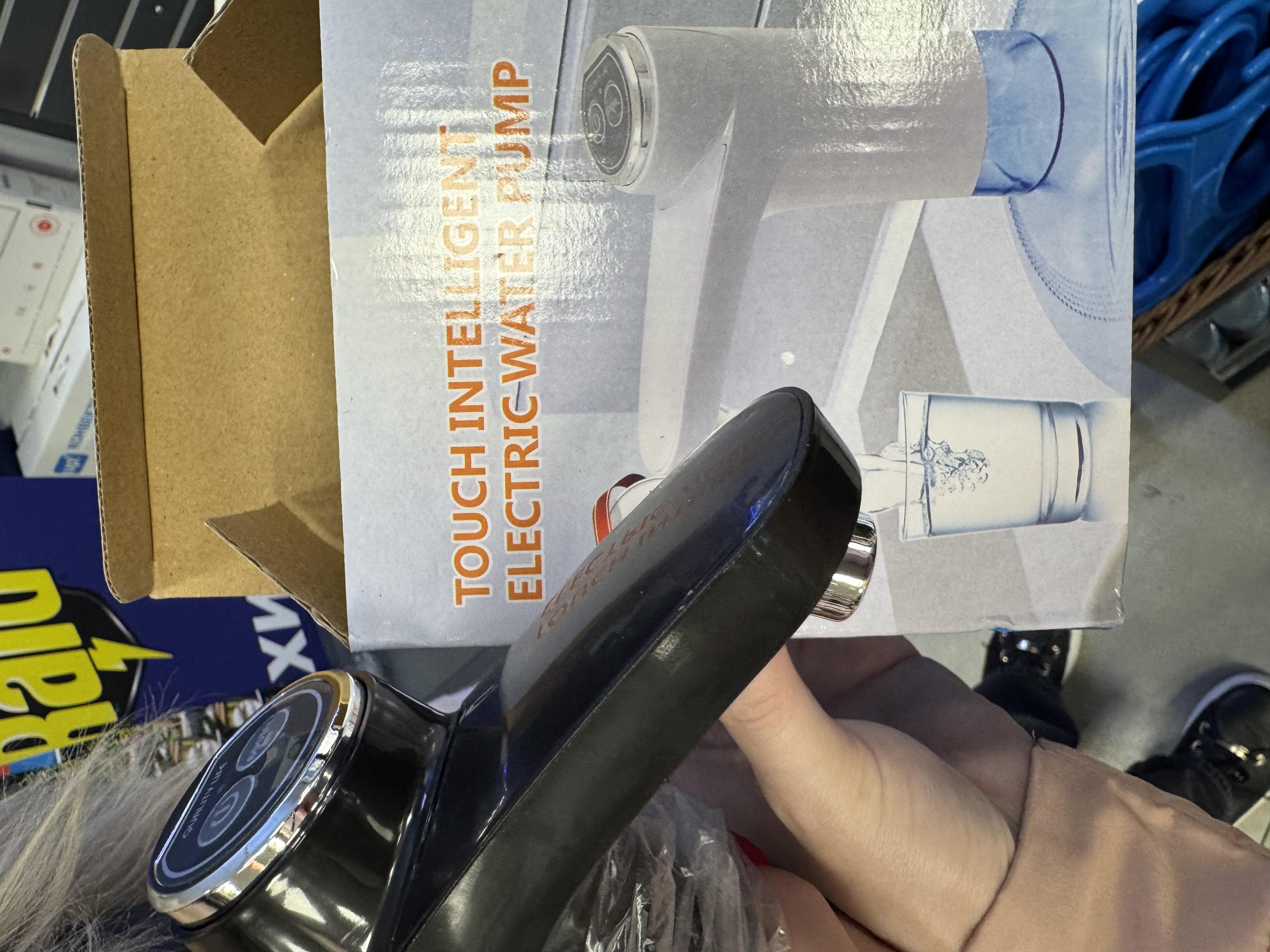 Помпа бутилированная для воды BRS электрическая Black/Purple (392091987) в реальных условиях использования от покупателя Юлія.