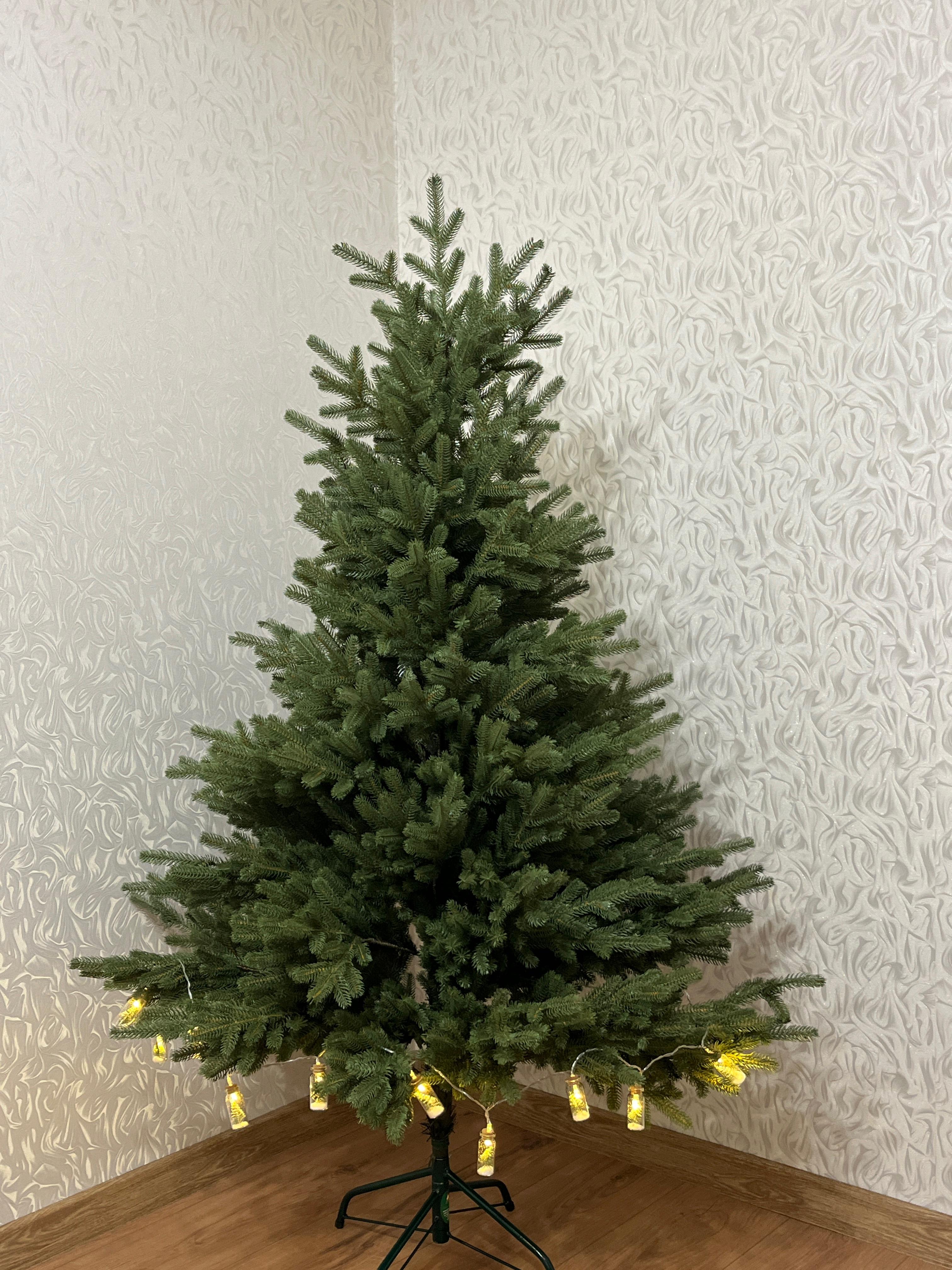 Ялинка штучна лита Смерека Європейська 160 см у реальних умовах використання від покупця Олександра.