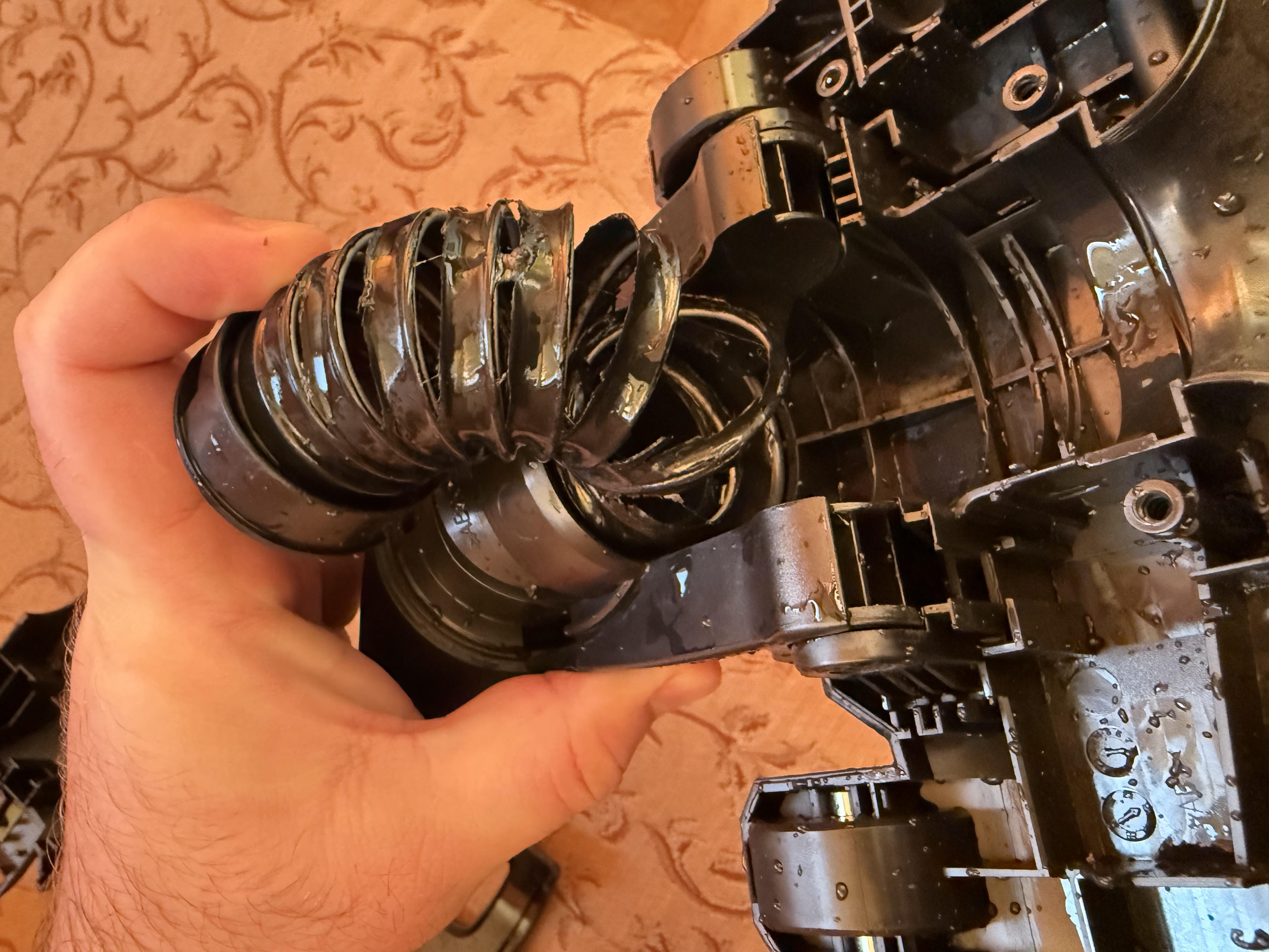 Фото: Пылесос Bosch BBS611LAG black/blue, отправлено пользователем Артур Пылесос Bosch BBS611LAG black/blue в реальных условиях использования от пользователя Артур.