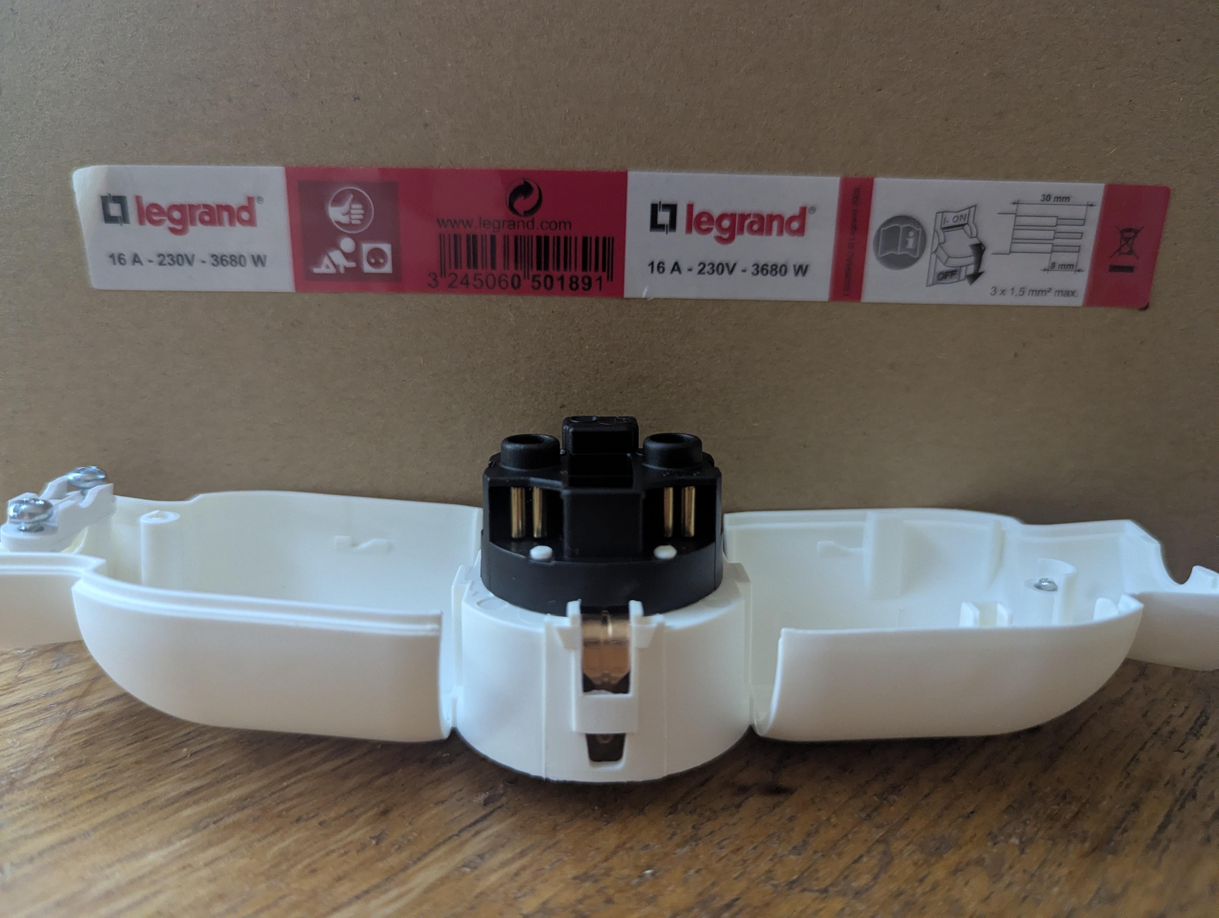 Розетка переносная Legrand 50189 с заземлением 250В IP20 белый в реальных условиях использования от покупателя Володимир.